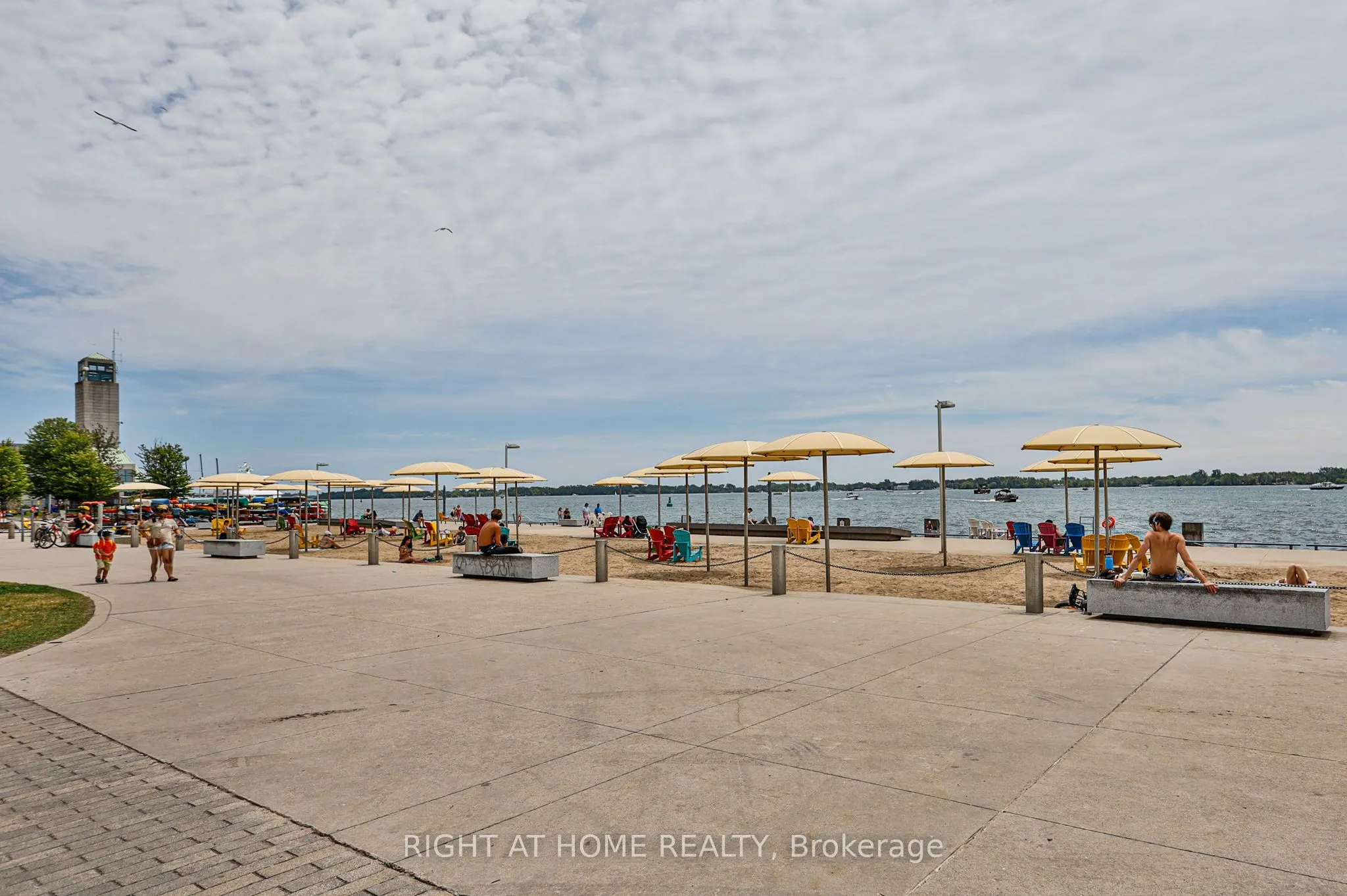 458 Queens Quay W
