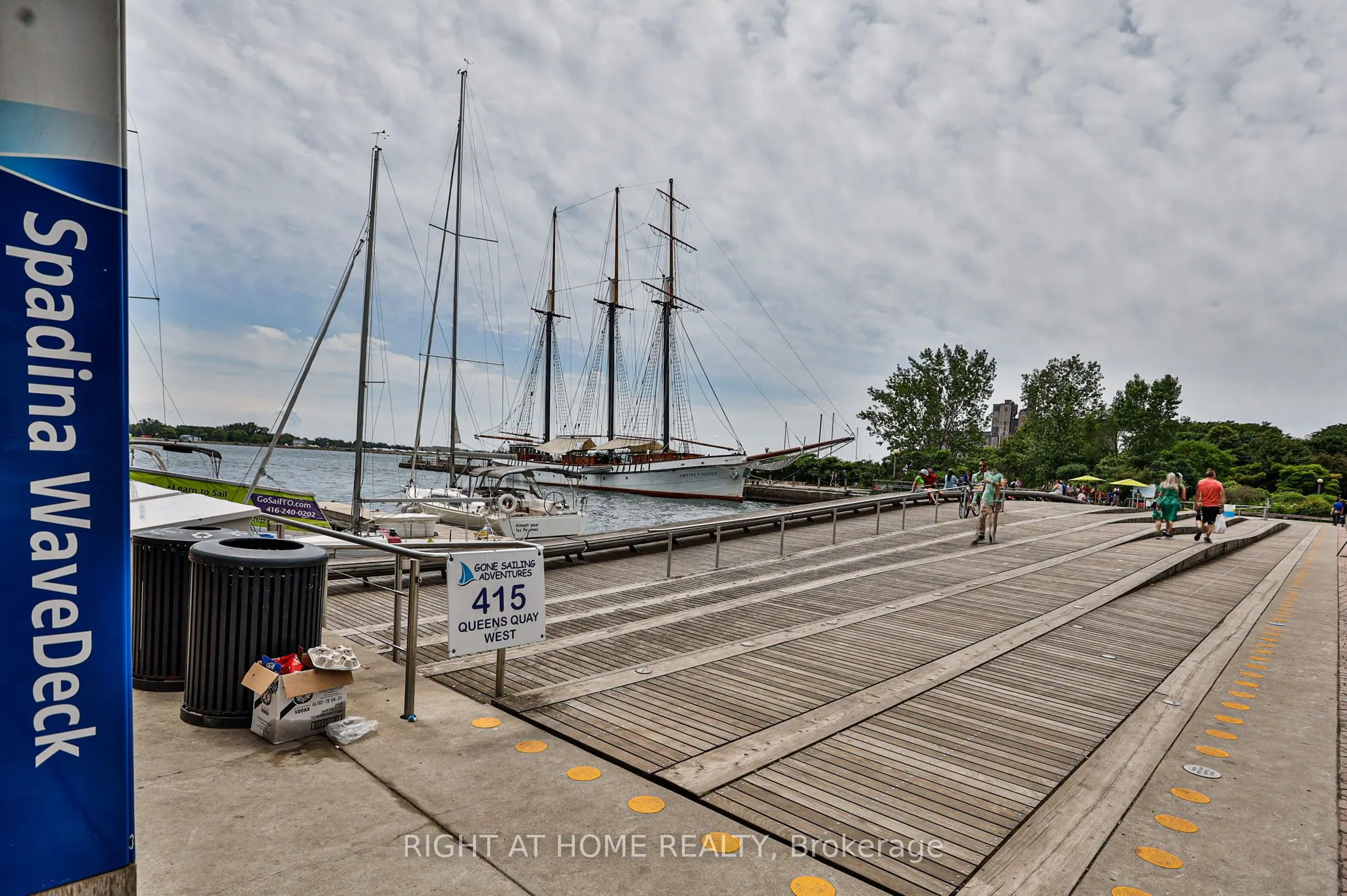 458 Queens Quay W