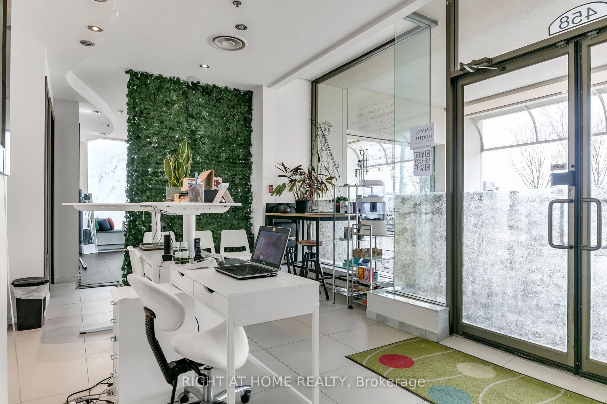 458 Queens Quay W