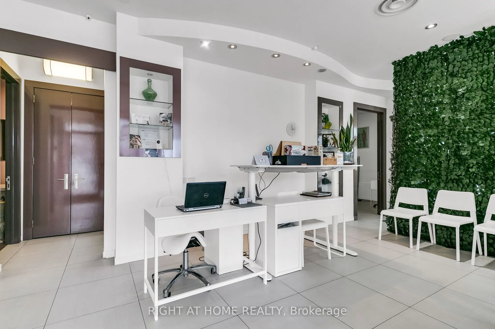 458 Queens Quay W