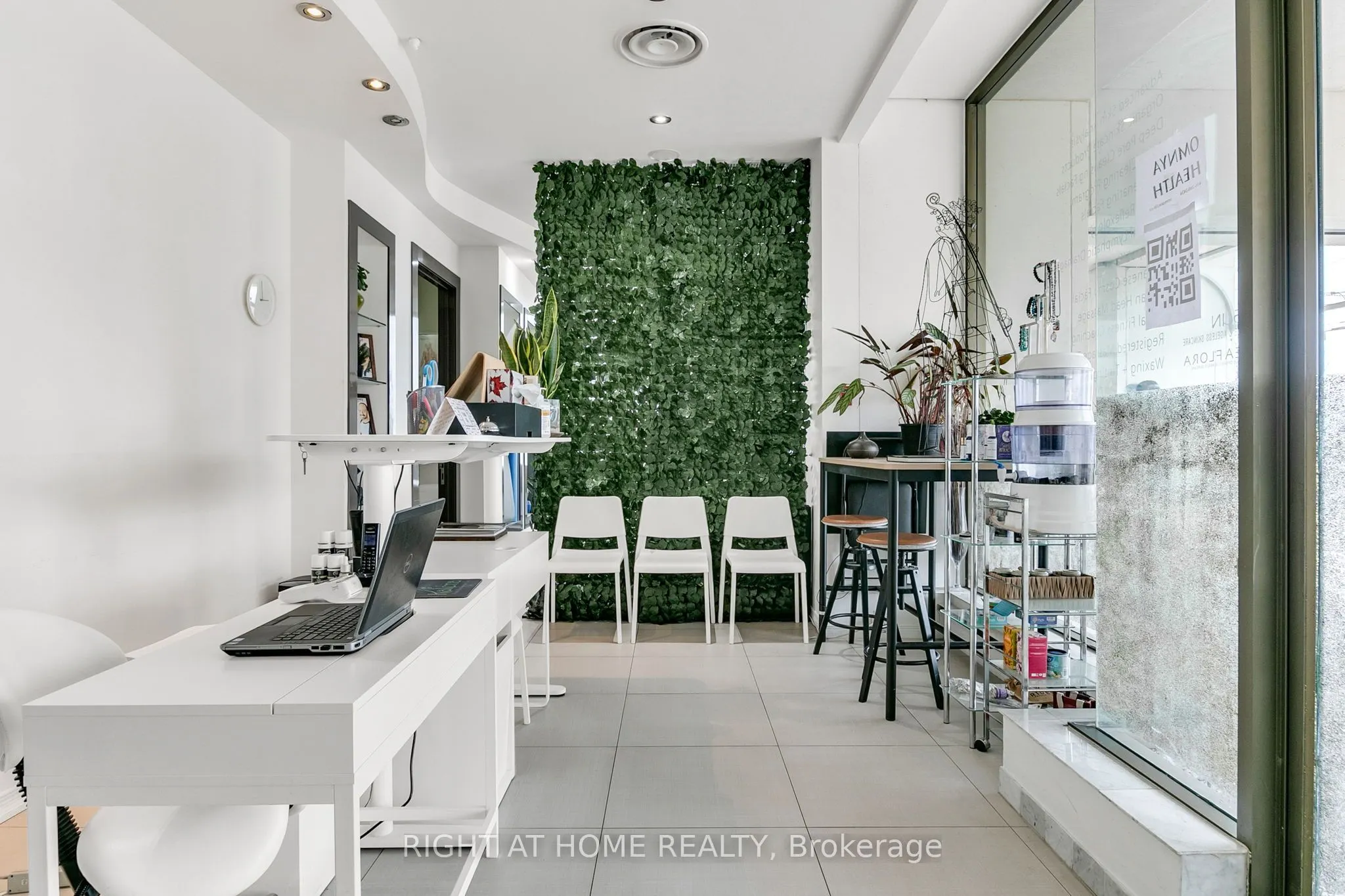 458 Queens Quay W