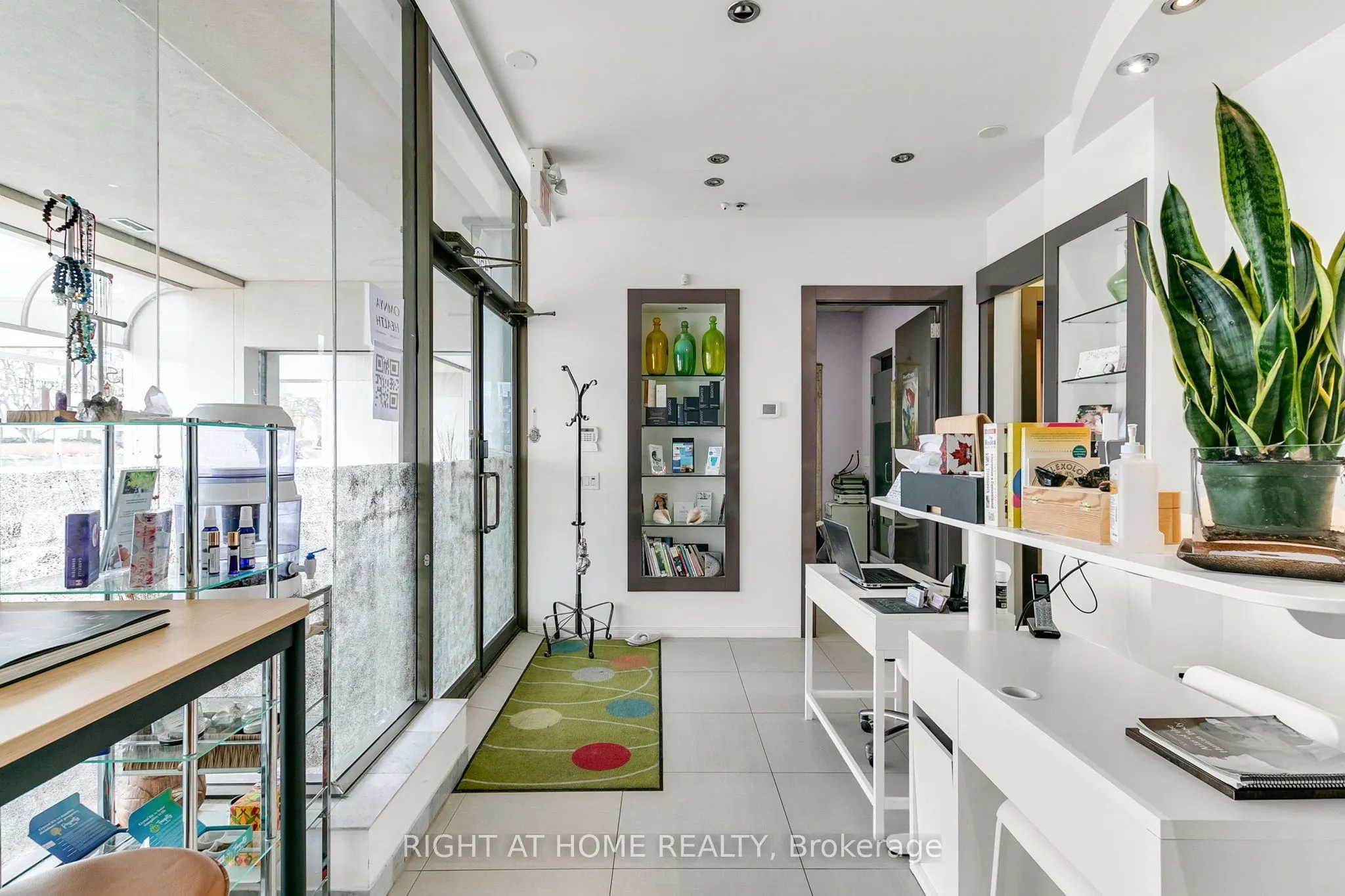 458 Queens Quay W