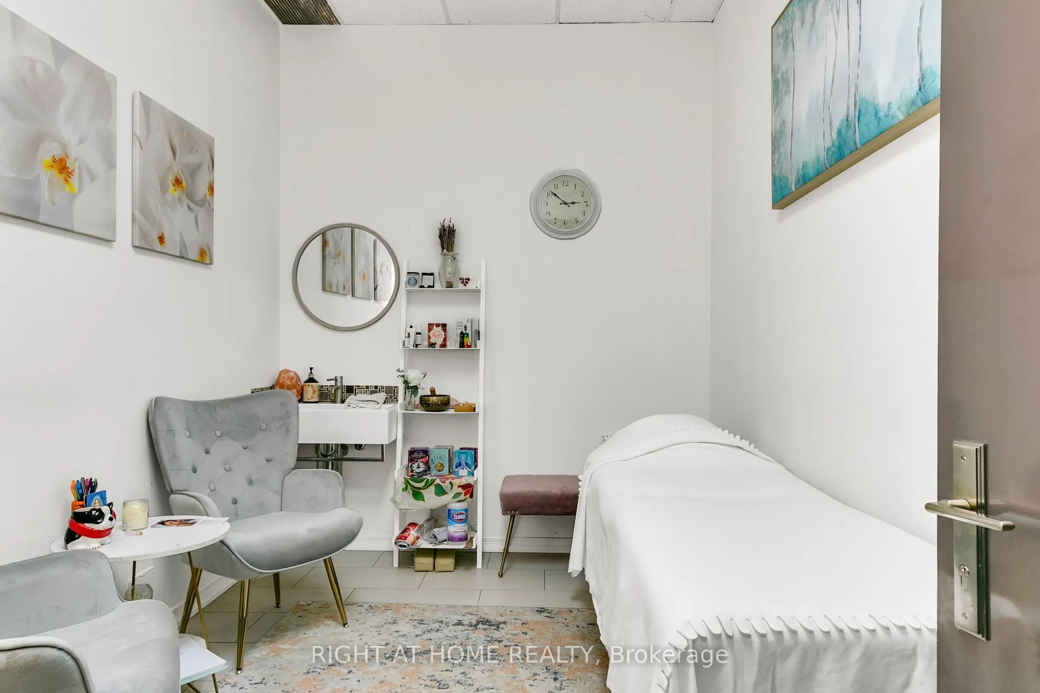 458 Queens Quay W