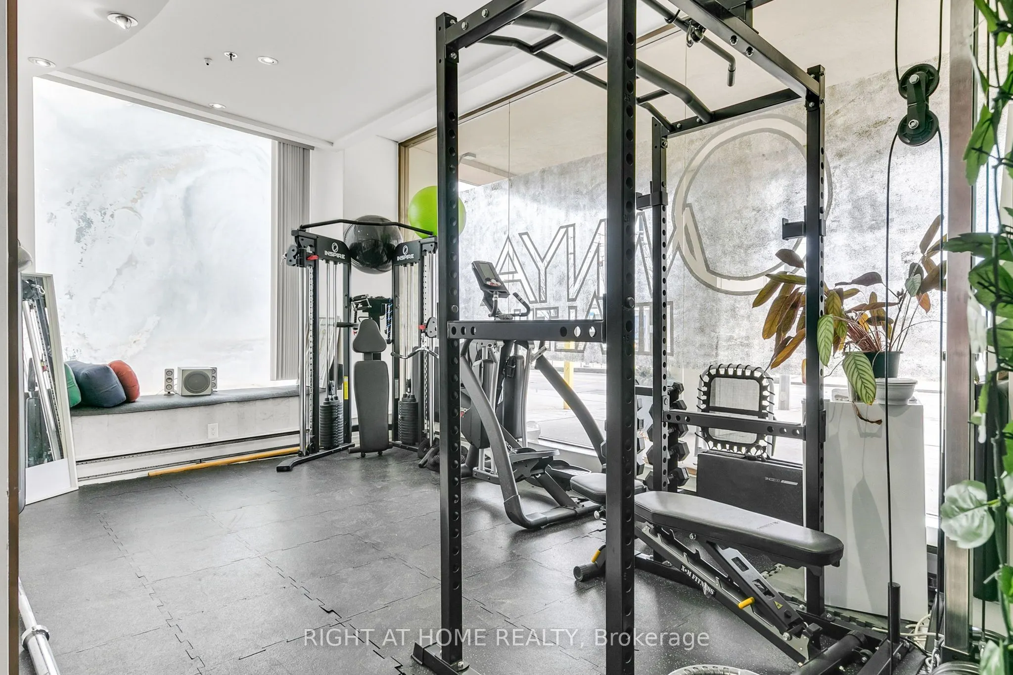 458 Queens Quay W