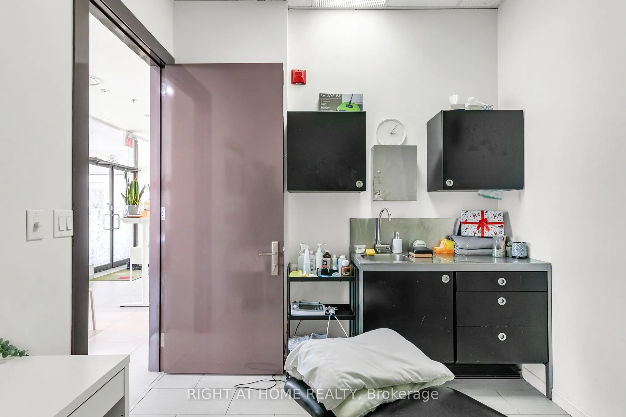 458 Queens Quay W