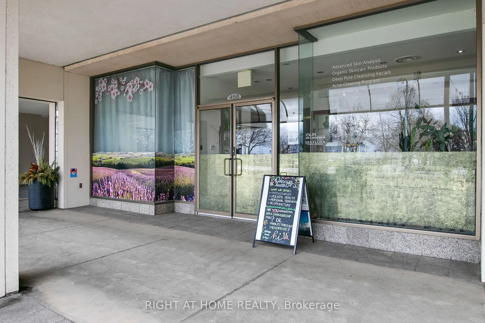 458 Queens Quay W