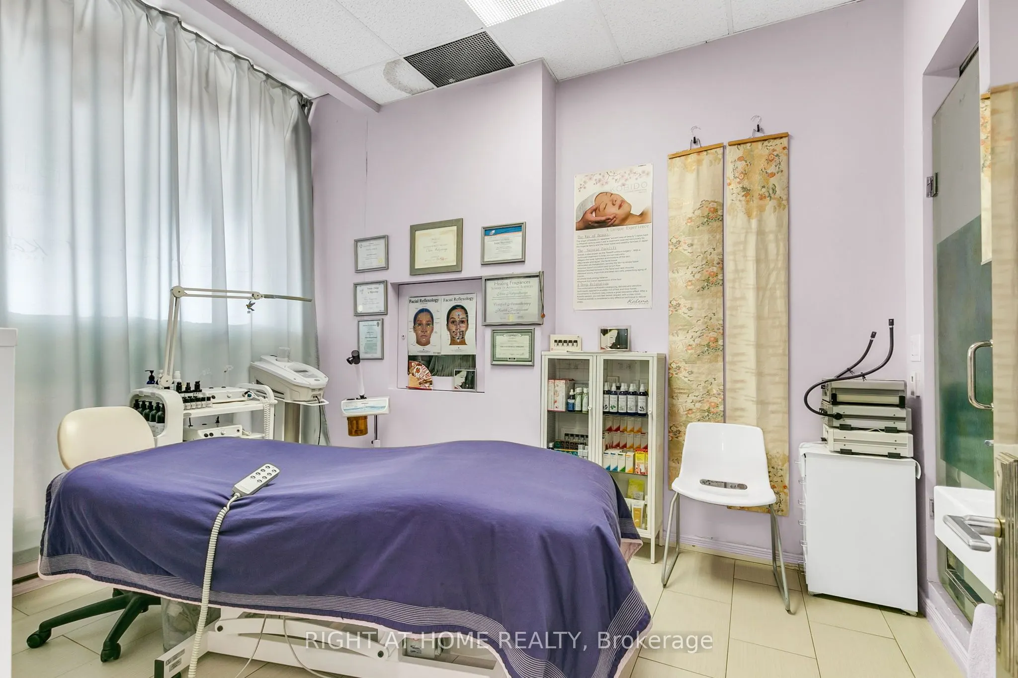 458 Queens Quay W