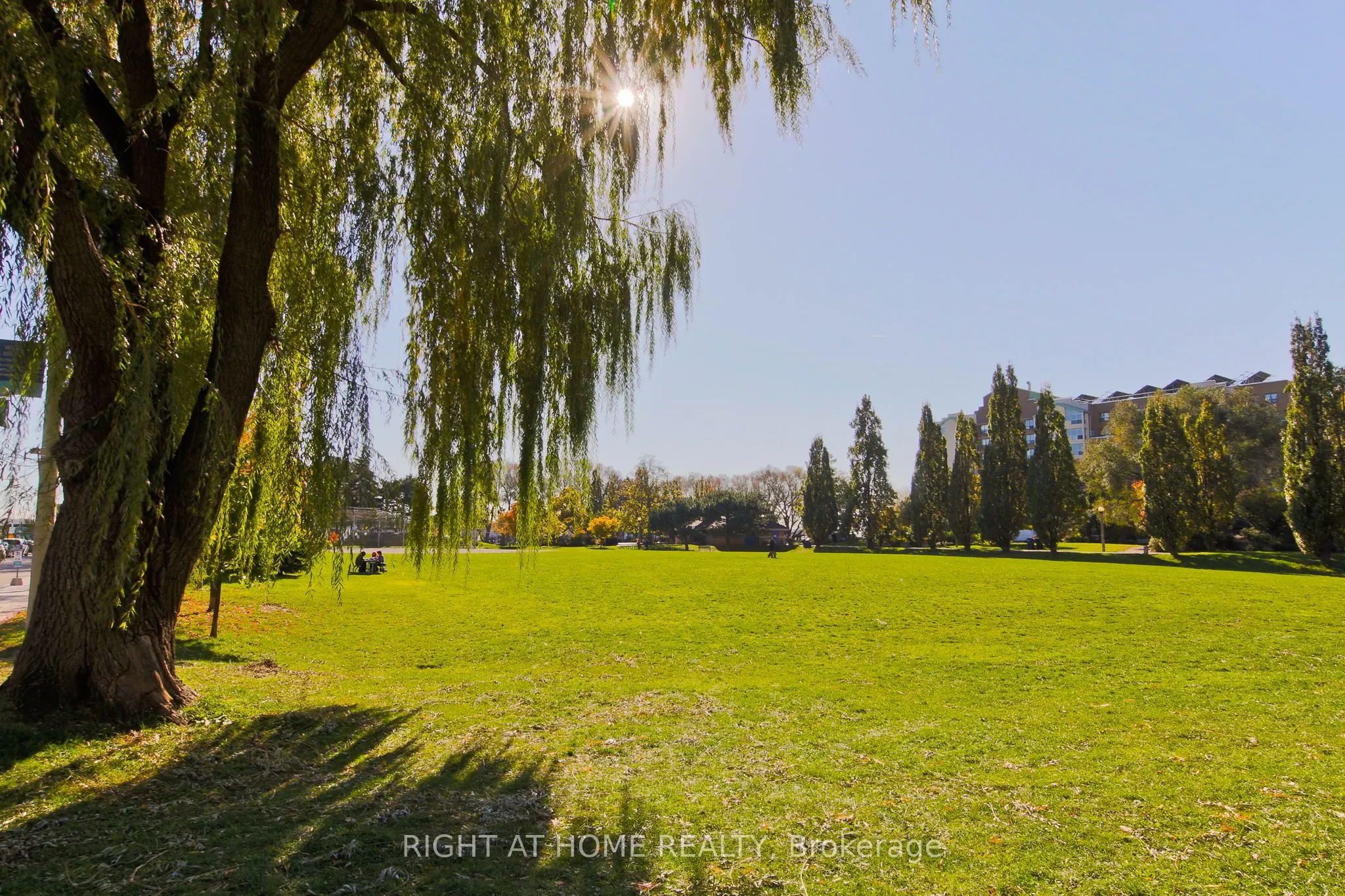 458 Queens Quay W