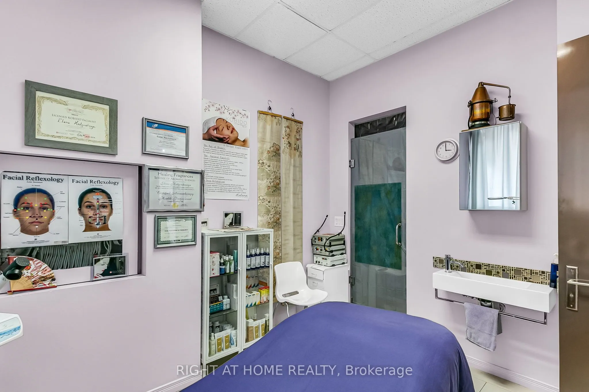 458 Queens Quay W