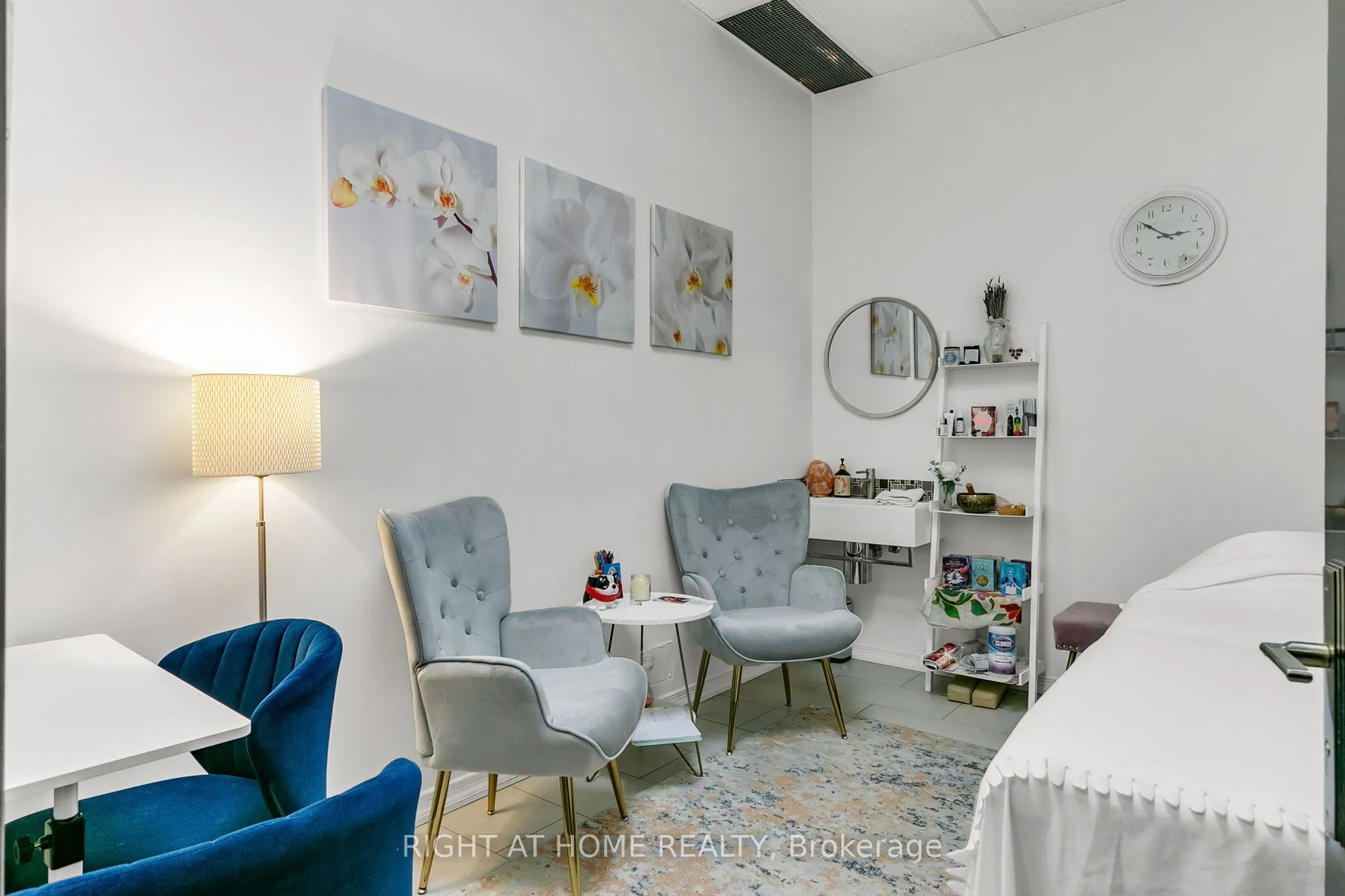 458 Queens Quay W