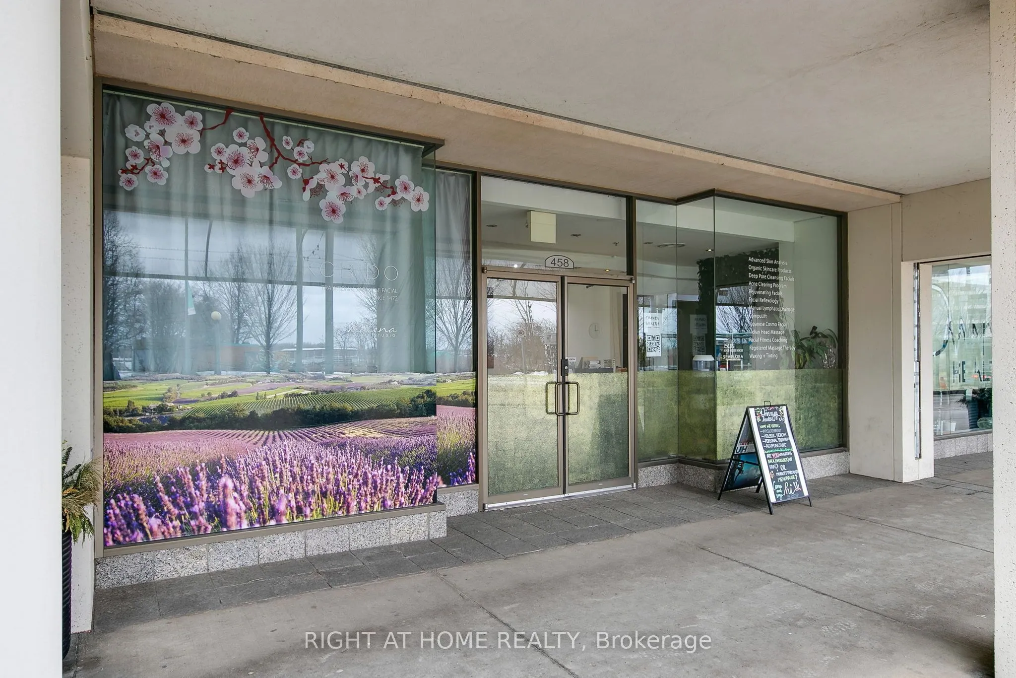 458 Queens Quay W