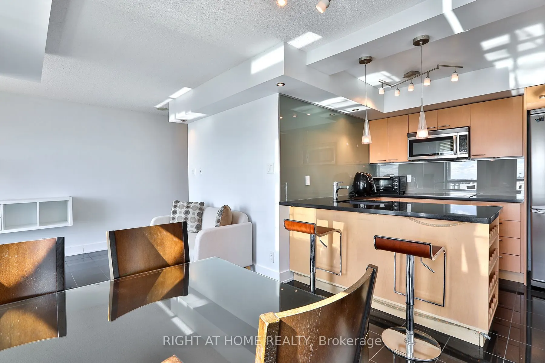 230 Queens Quay W, #823