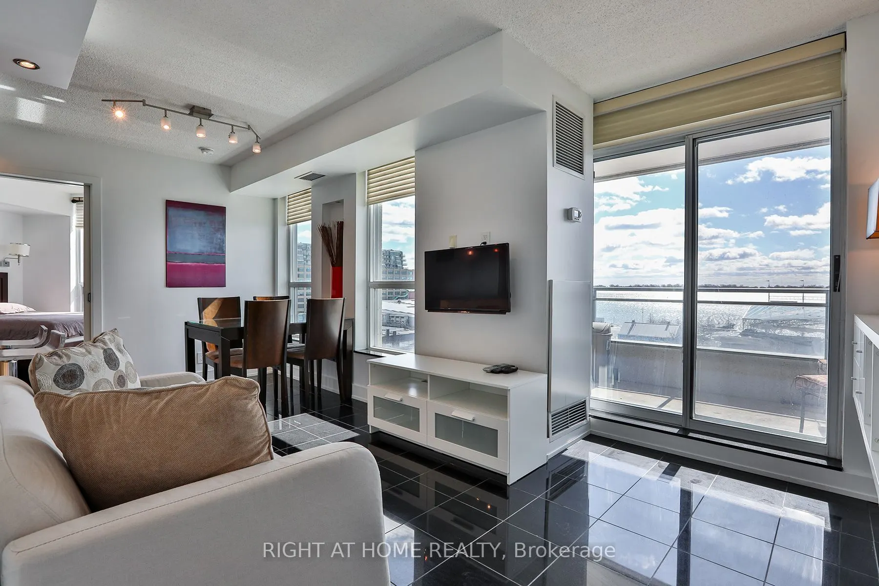 230 Queens Quay W, #823
