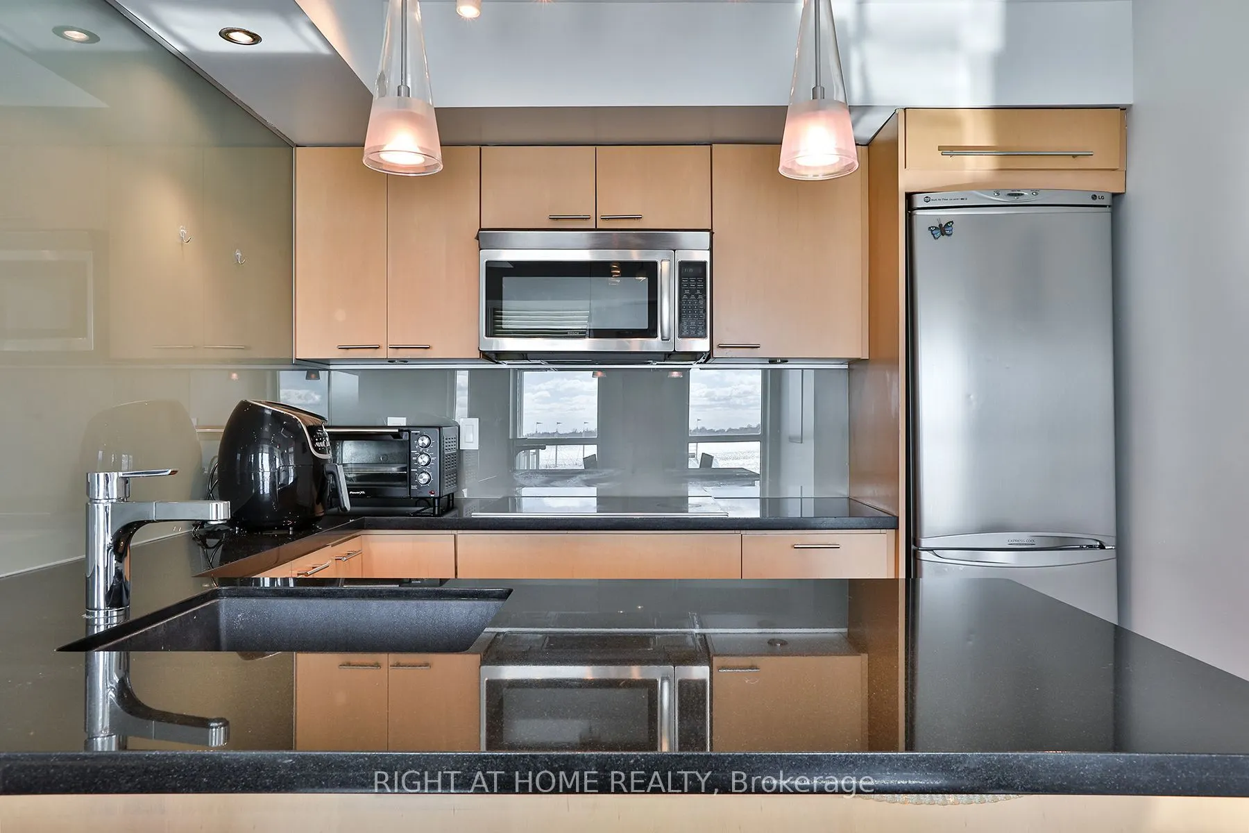 230 Queens Quay W, #823