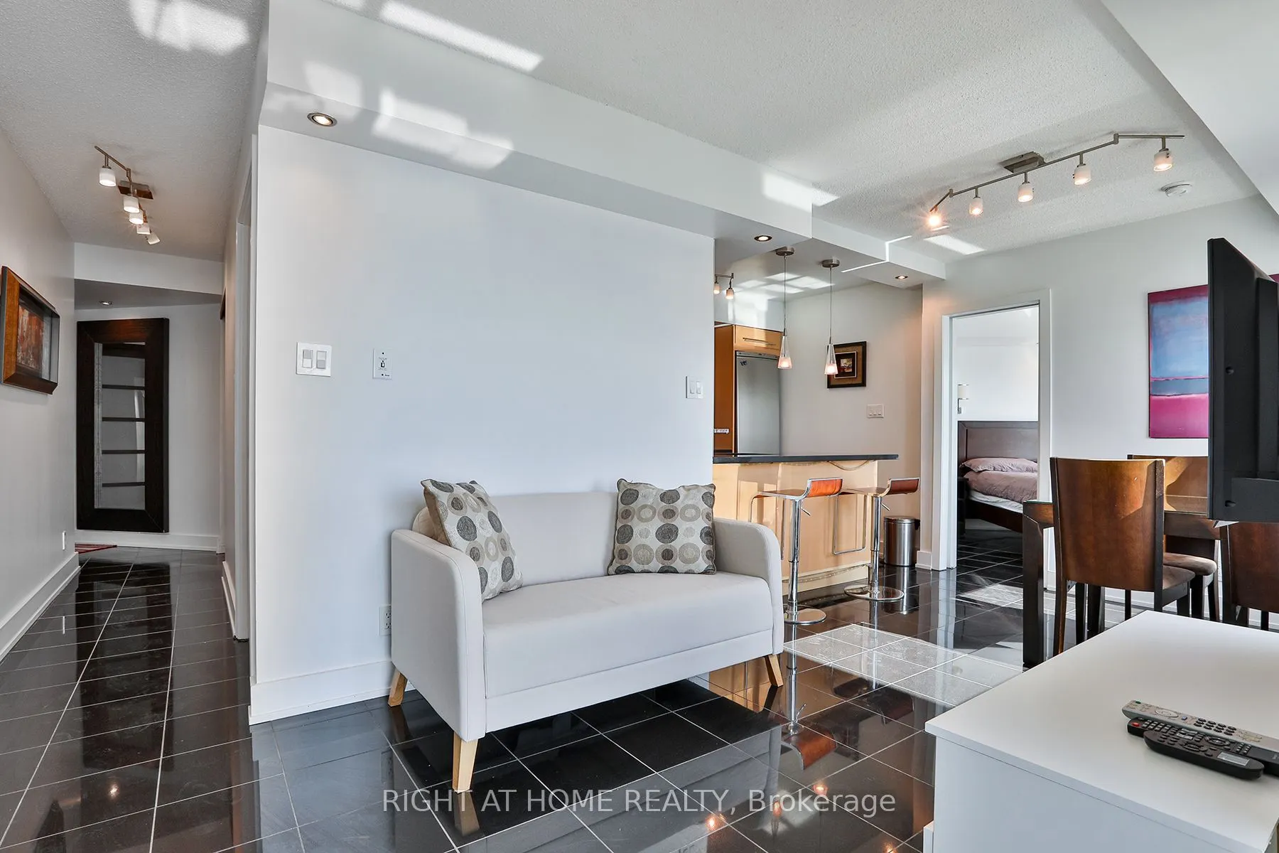 230 Queens Quay W, #823