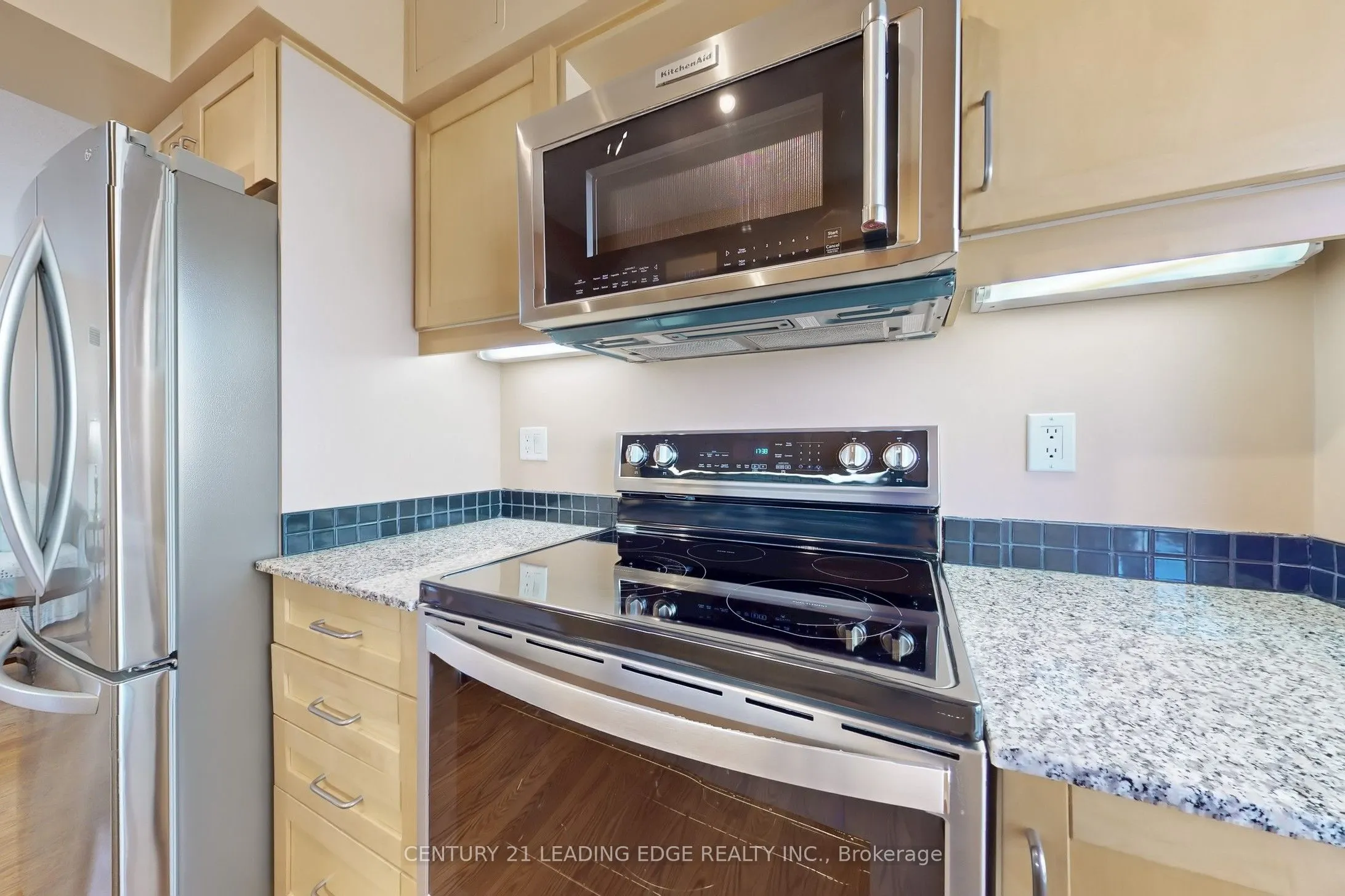 33 Sheppard Avenue E, #910