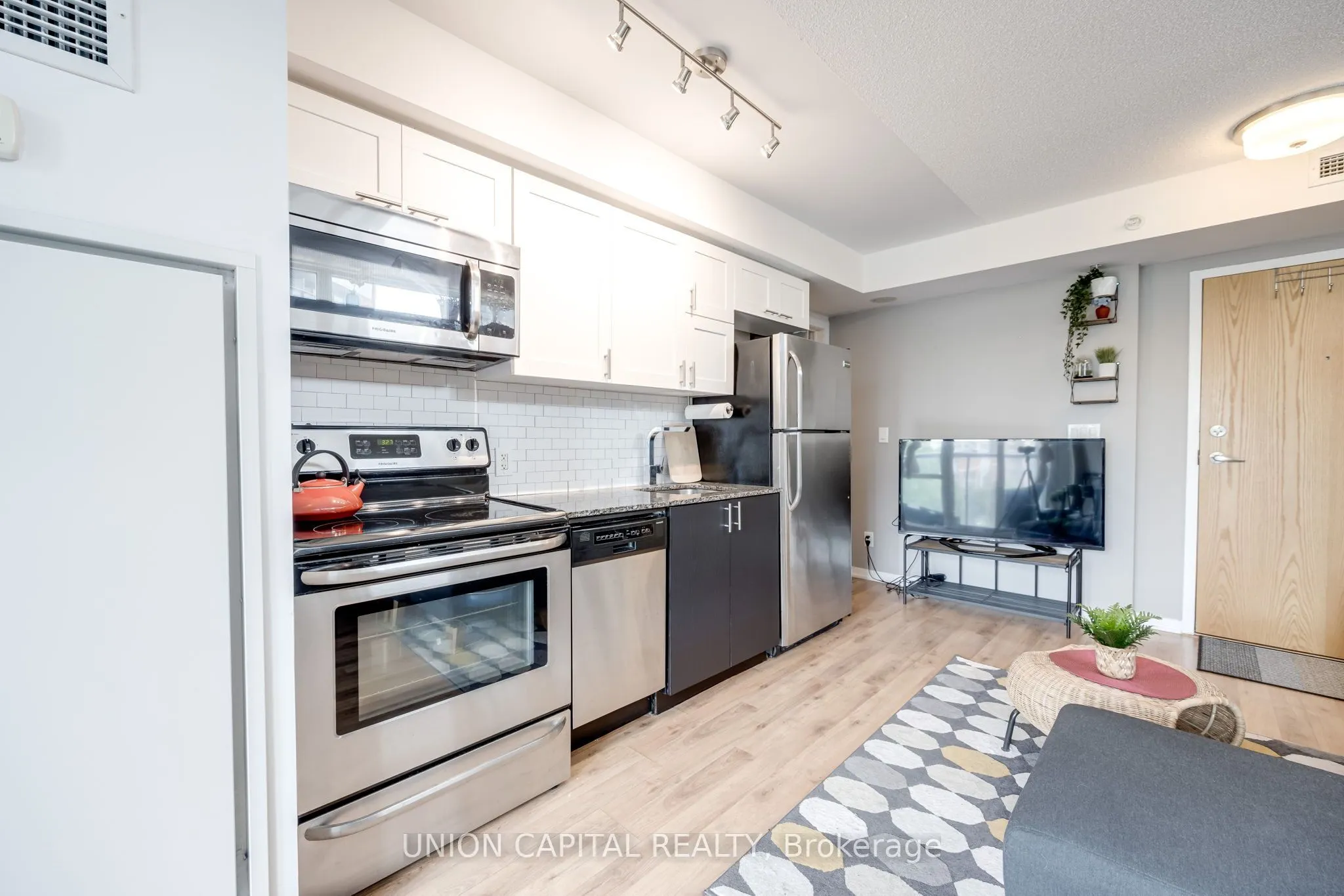20 Joe Shuster Way, #402