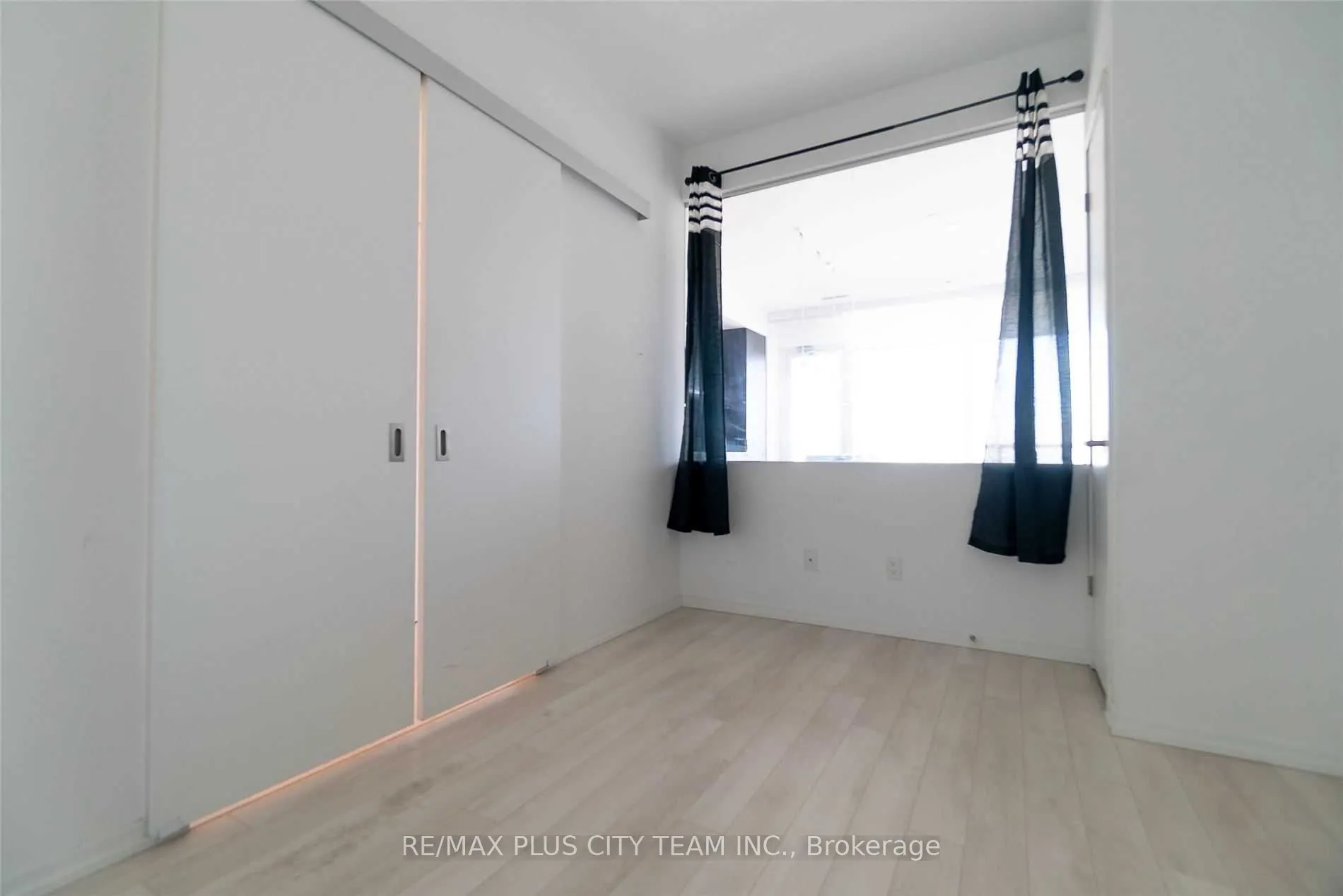 197 Yonge Street, #2904