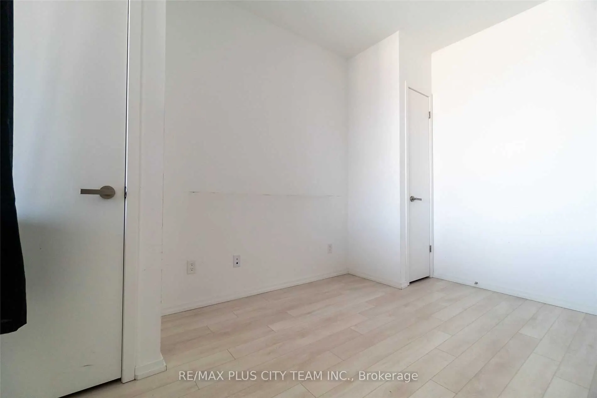 197 Yonge Street, #2904