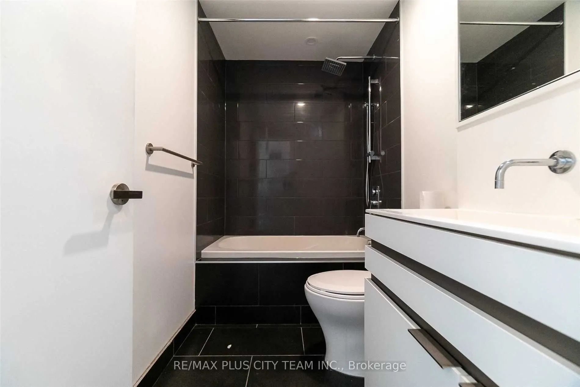 197 Yonge Street, #2904