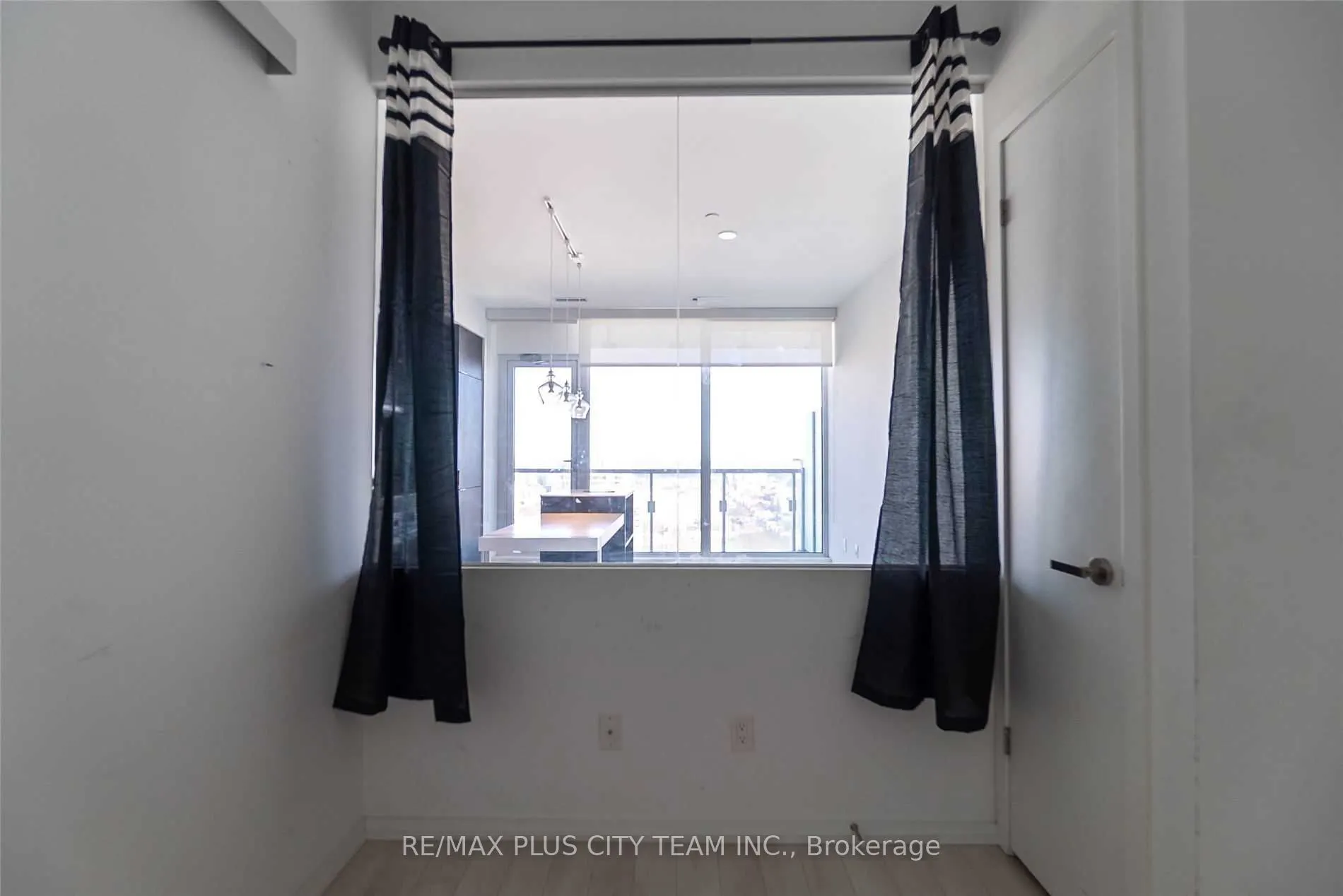 197 Yonge Street, #2904