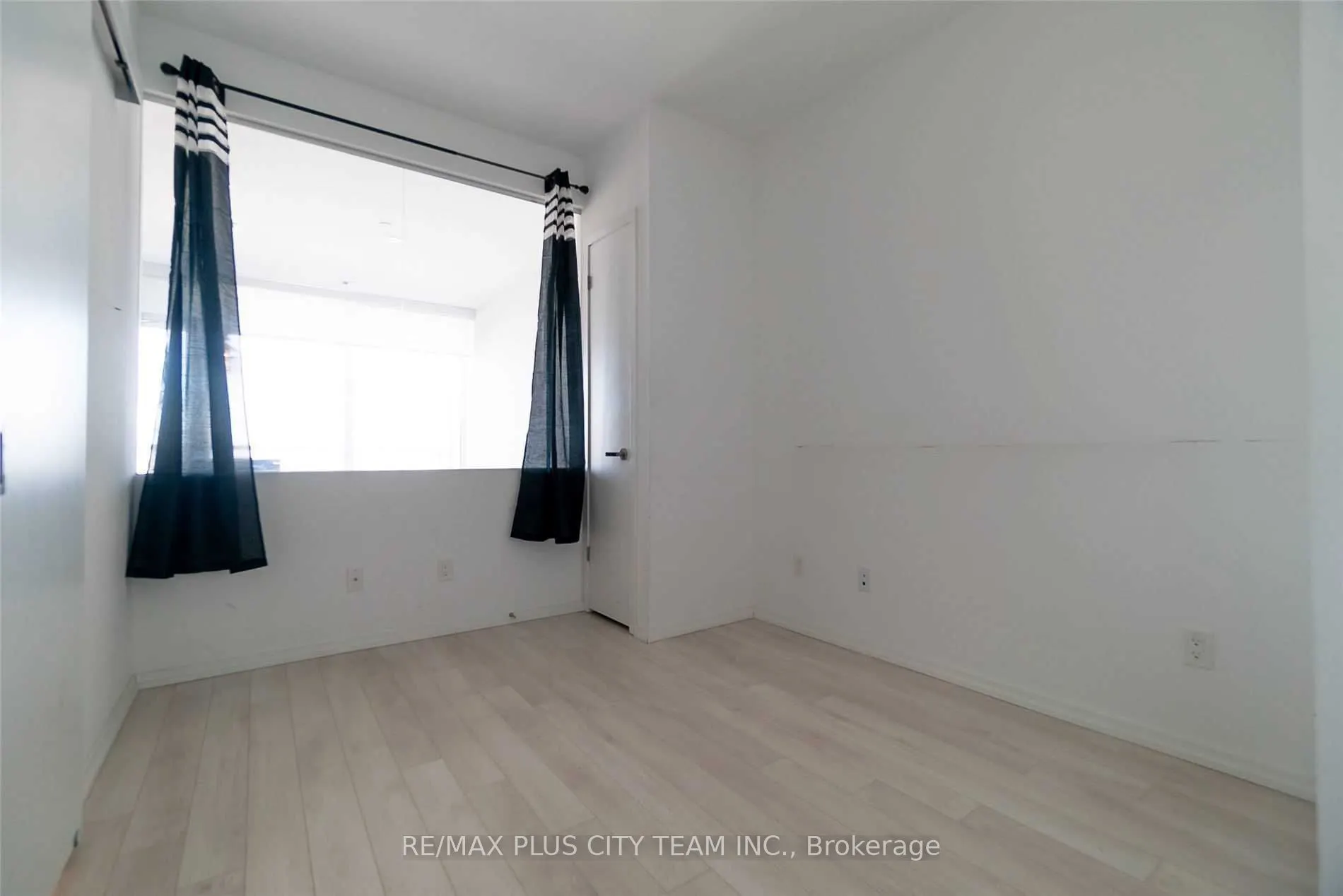 197 Yonge Street, #2904
