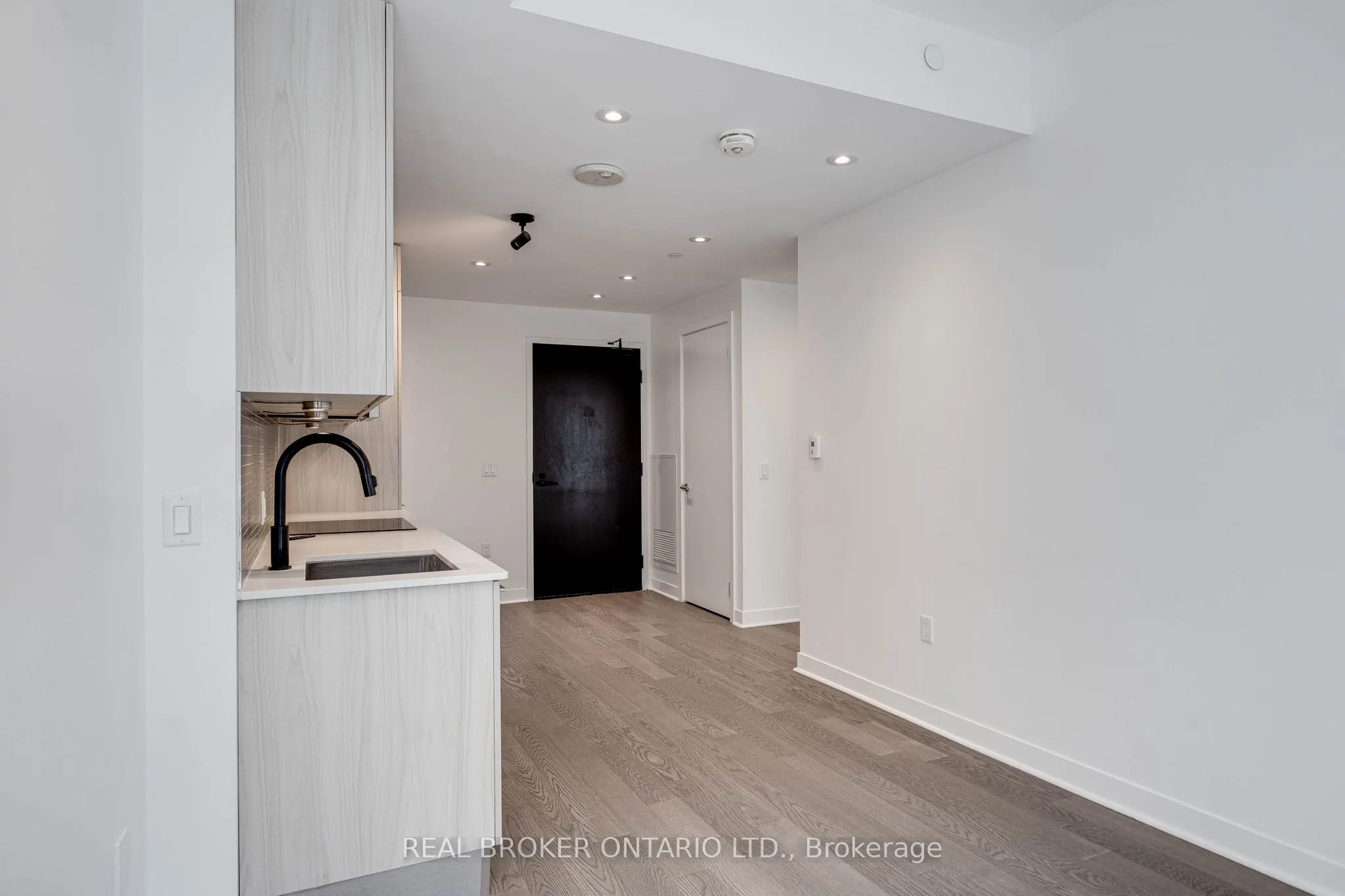 501 Adelaide Street W, #307