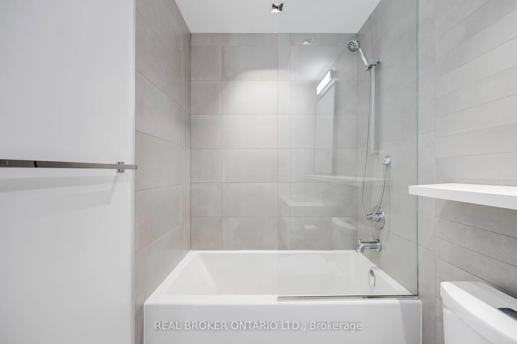 501 Adelaide Street W, #307