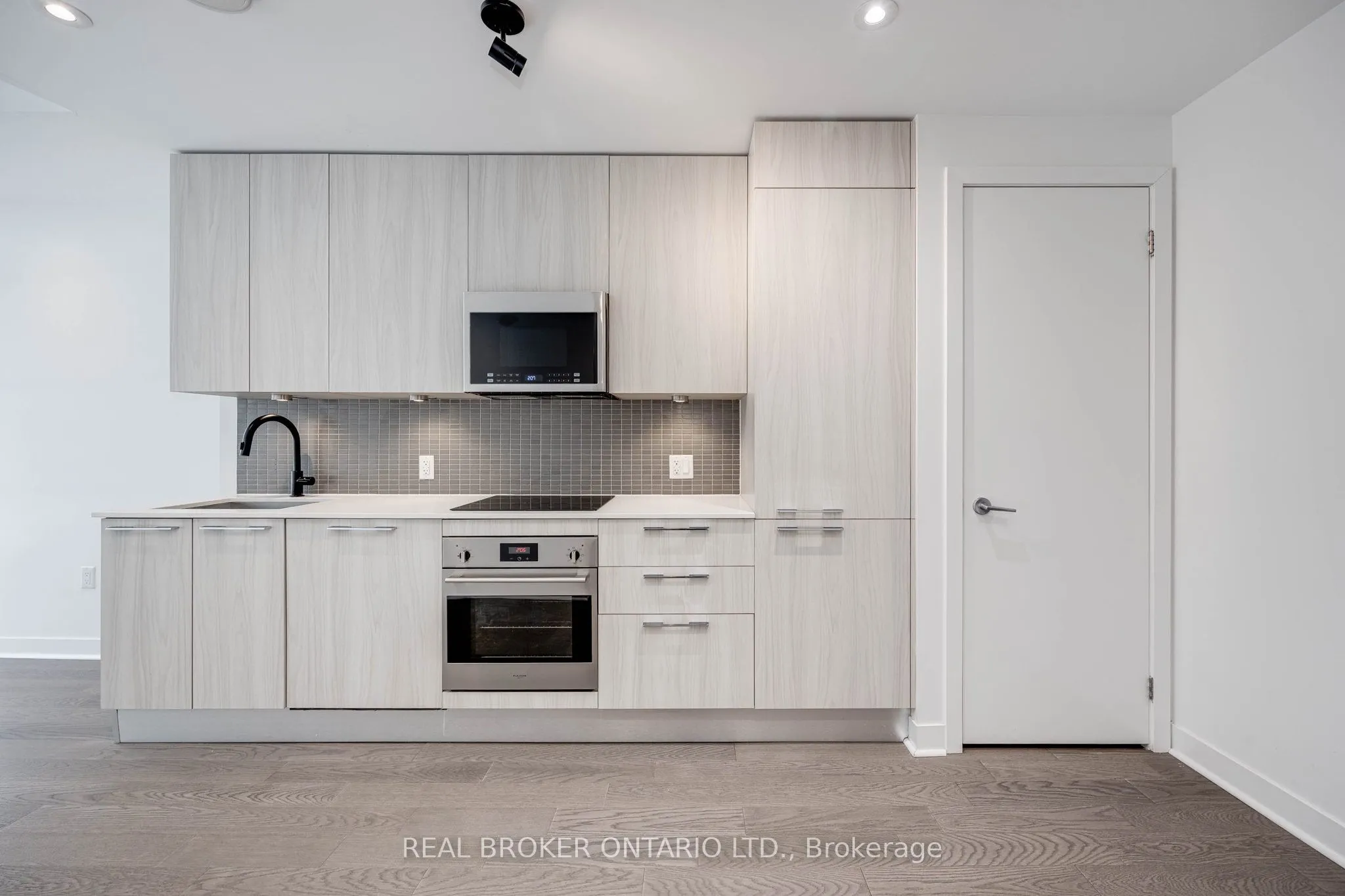 501 Adelaide Street W, #307