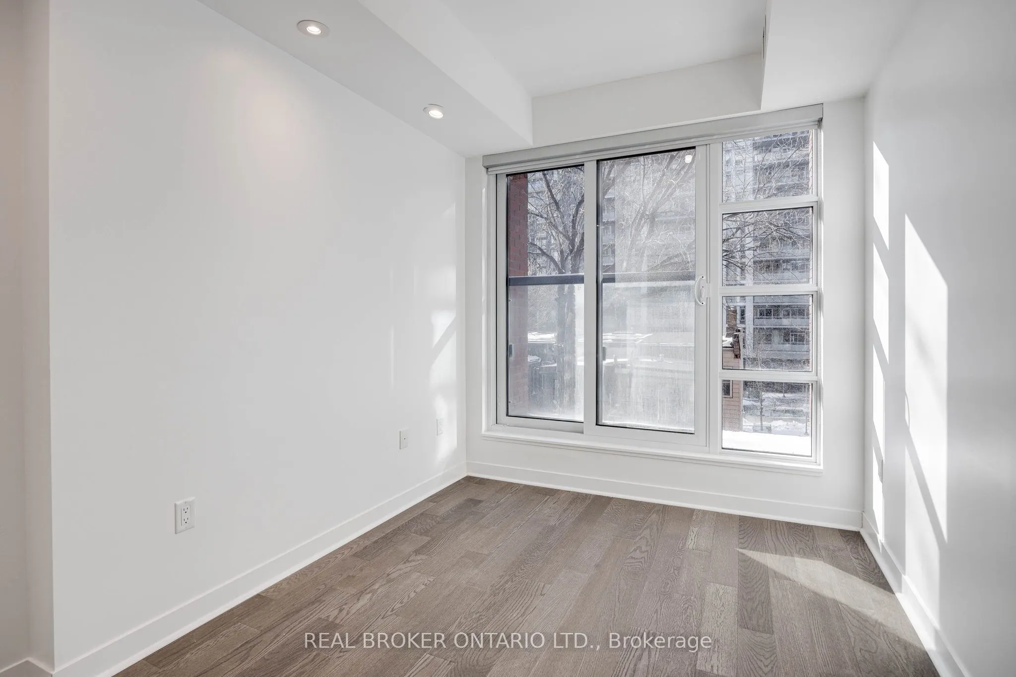 501 Adelaide Street W, #307
