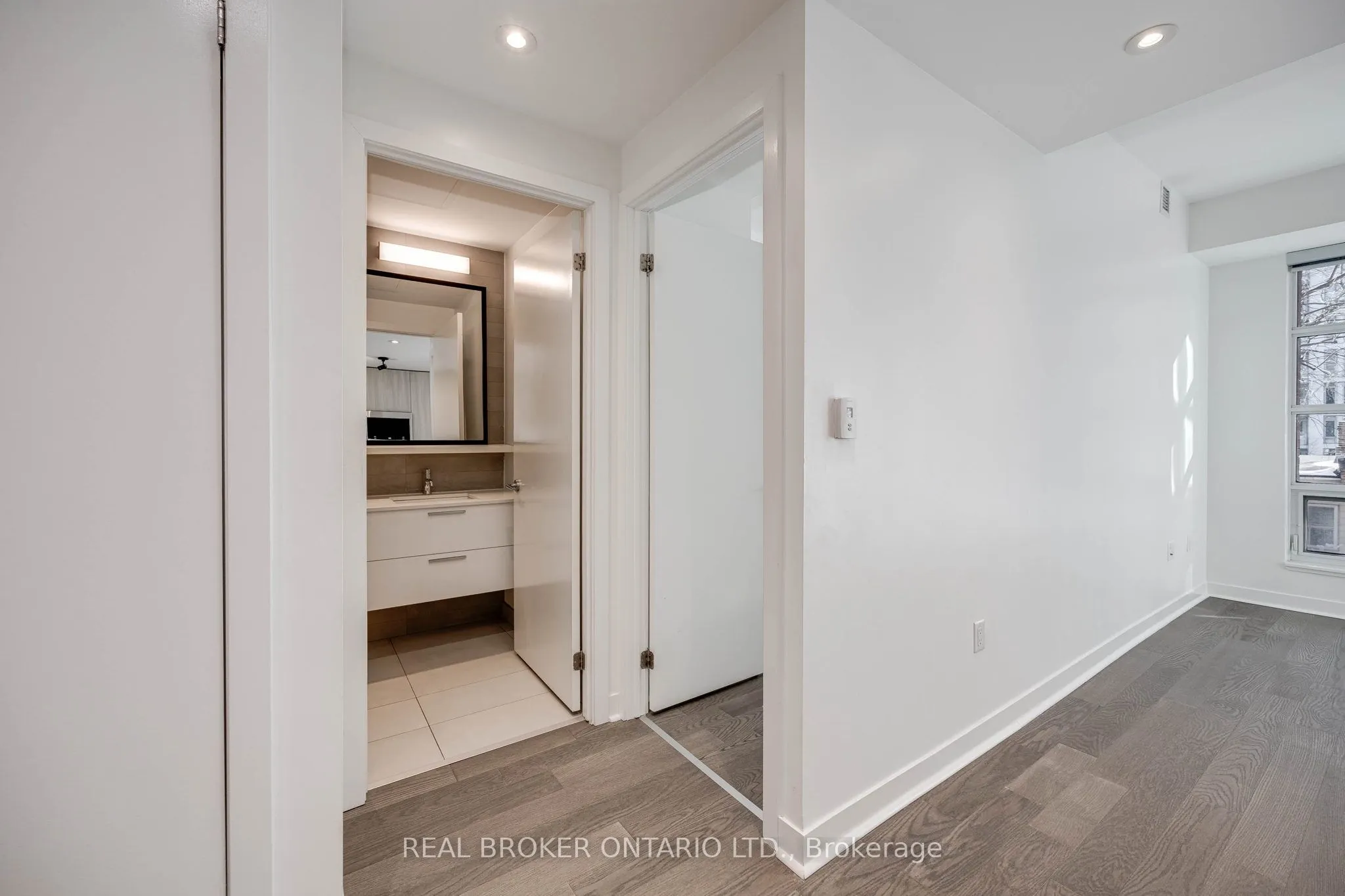501 Adelaide Street W, #307