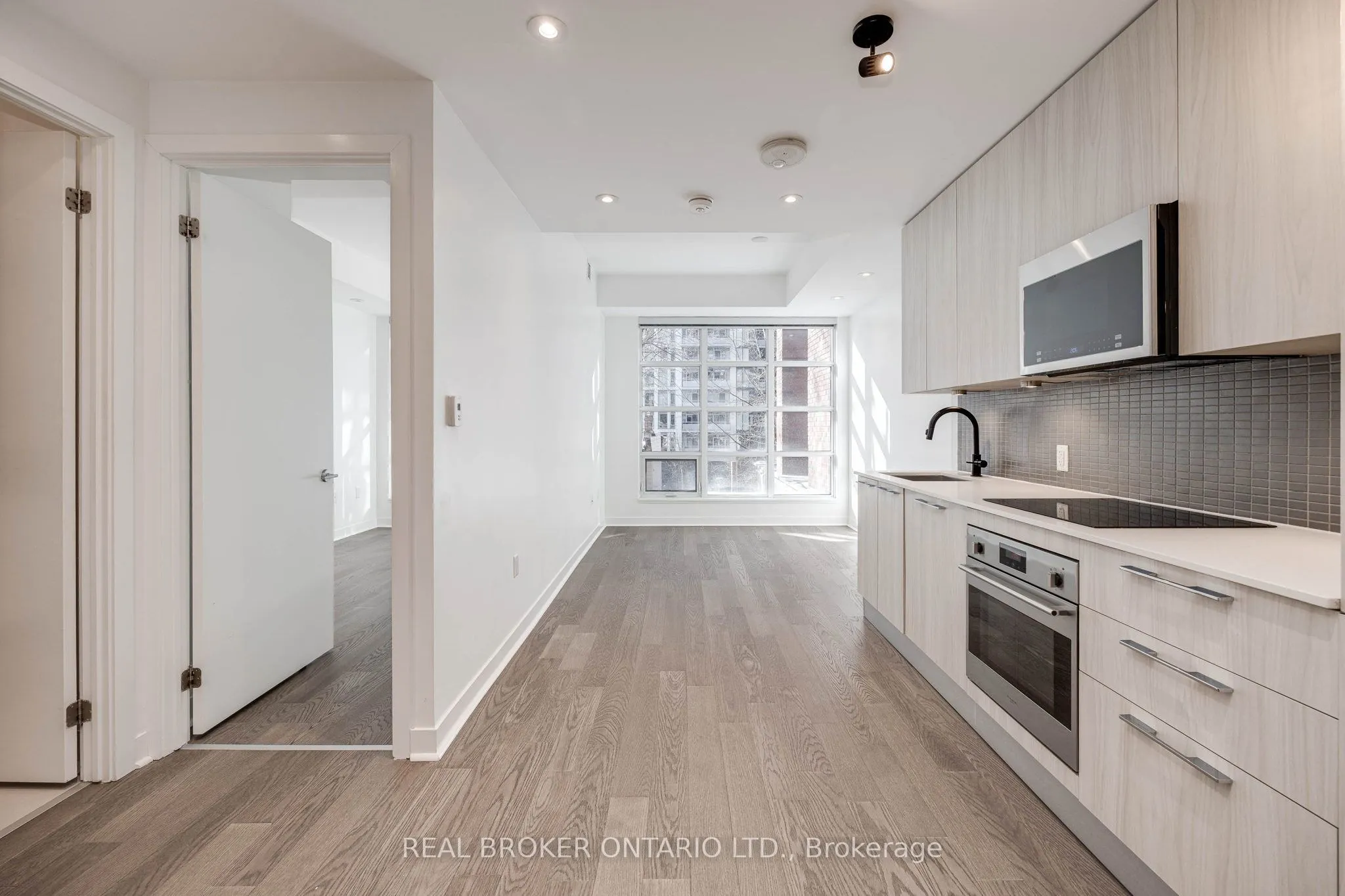 501 Adelaide Street W, #307