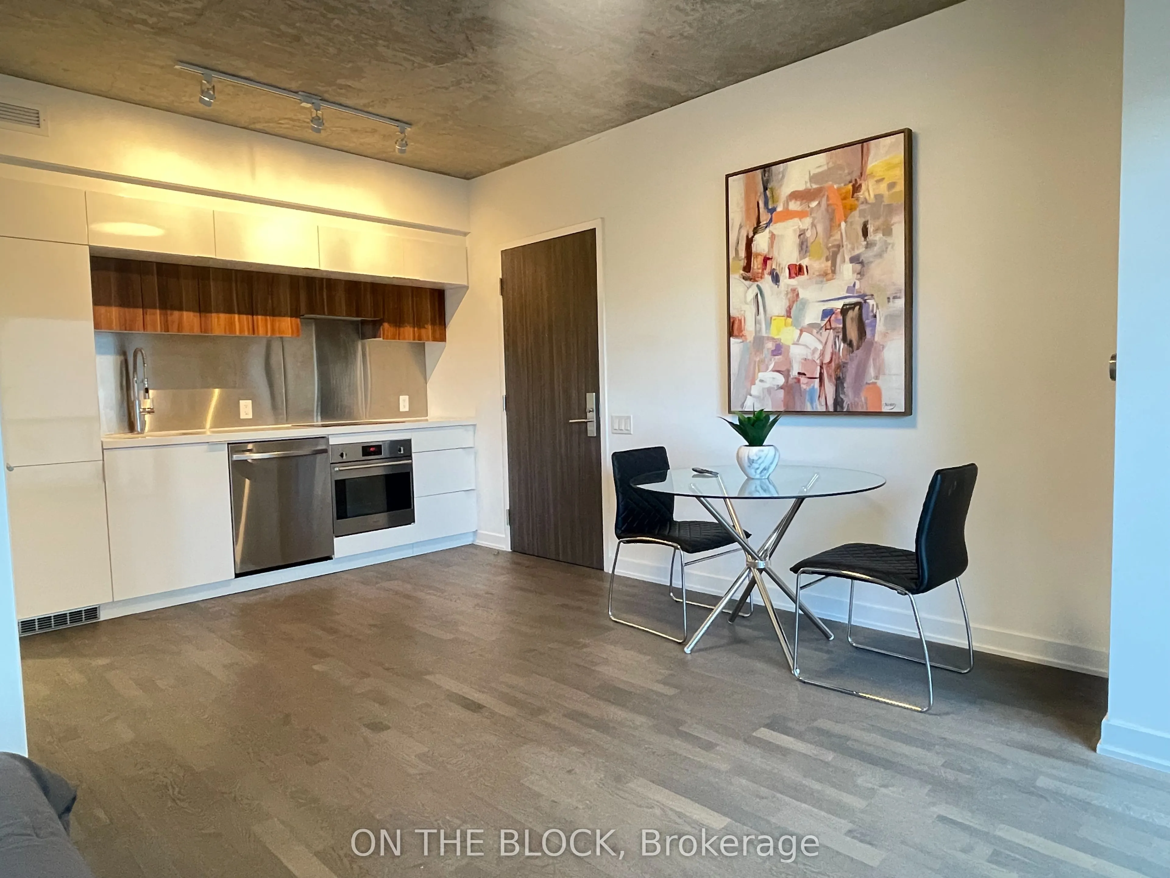 185 Roehampton Avenue, #509