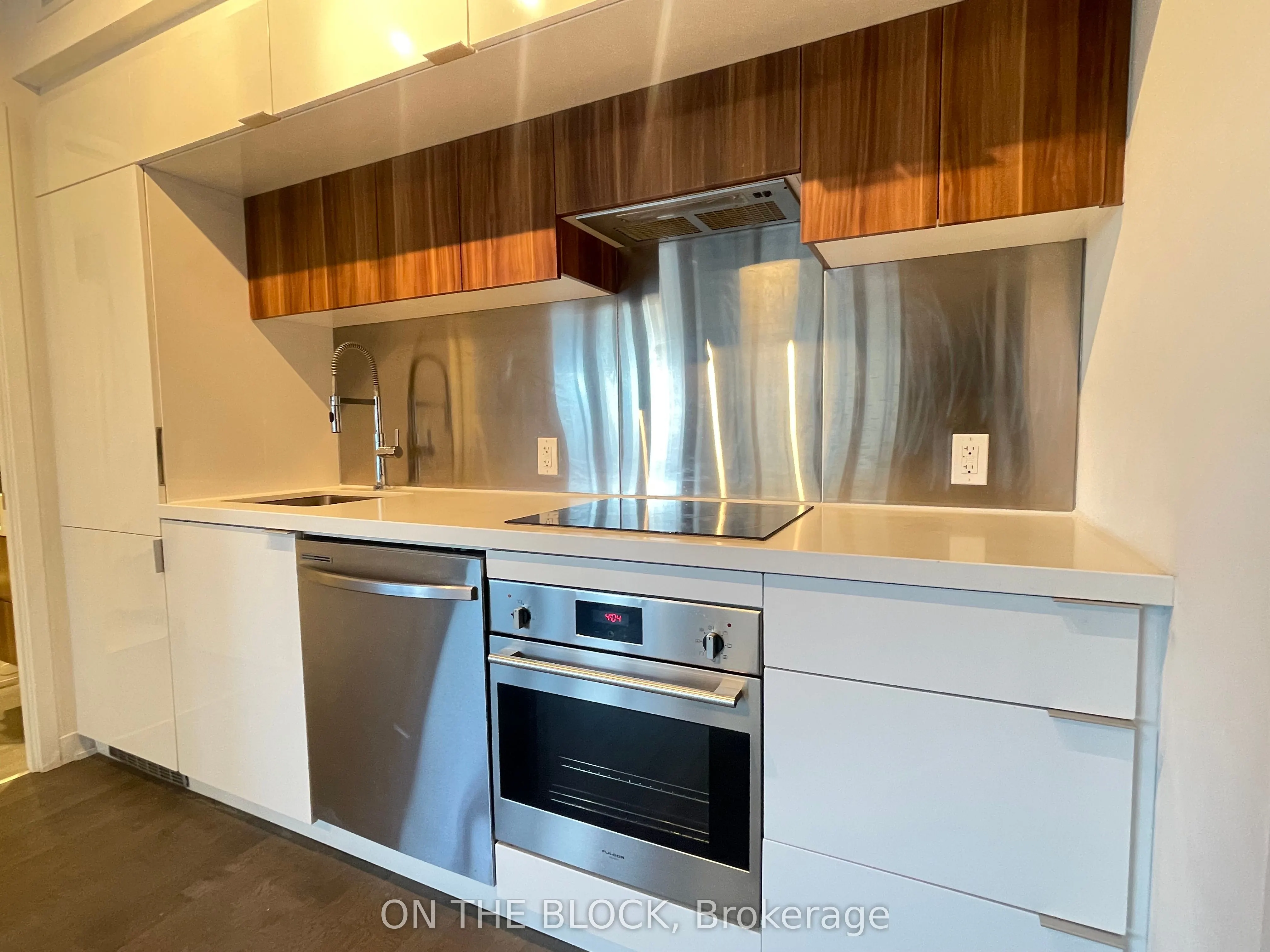185 Roehampton Avenue, #509