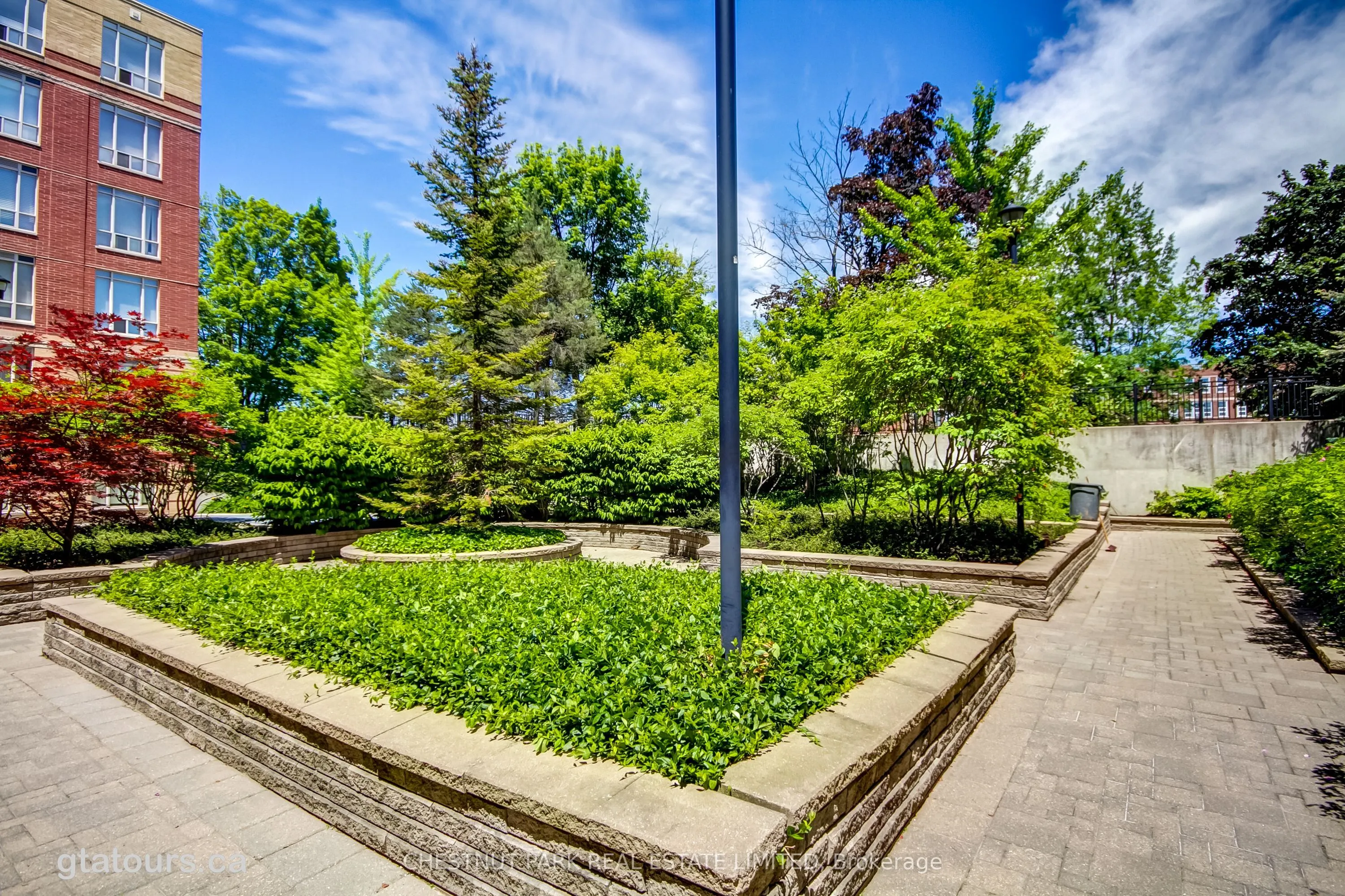 451 Rosewell Avenue, #413