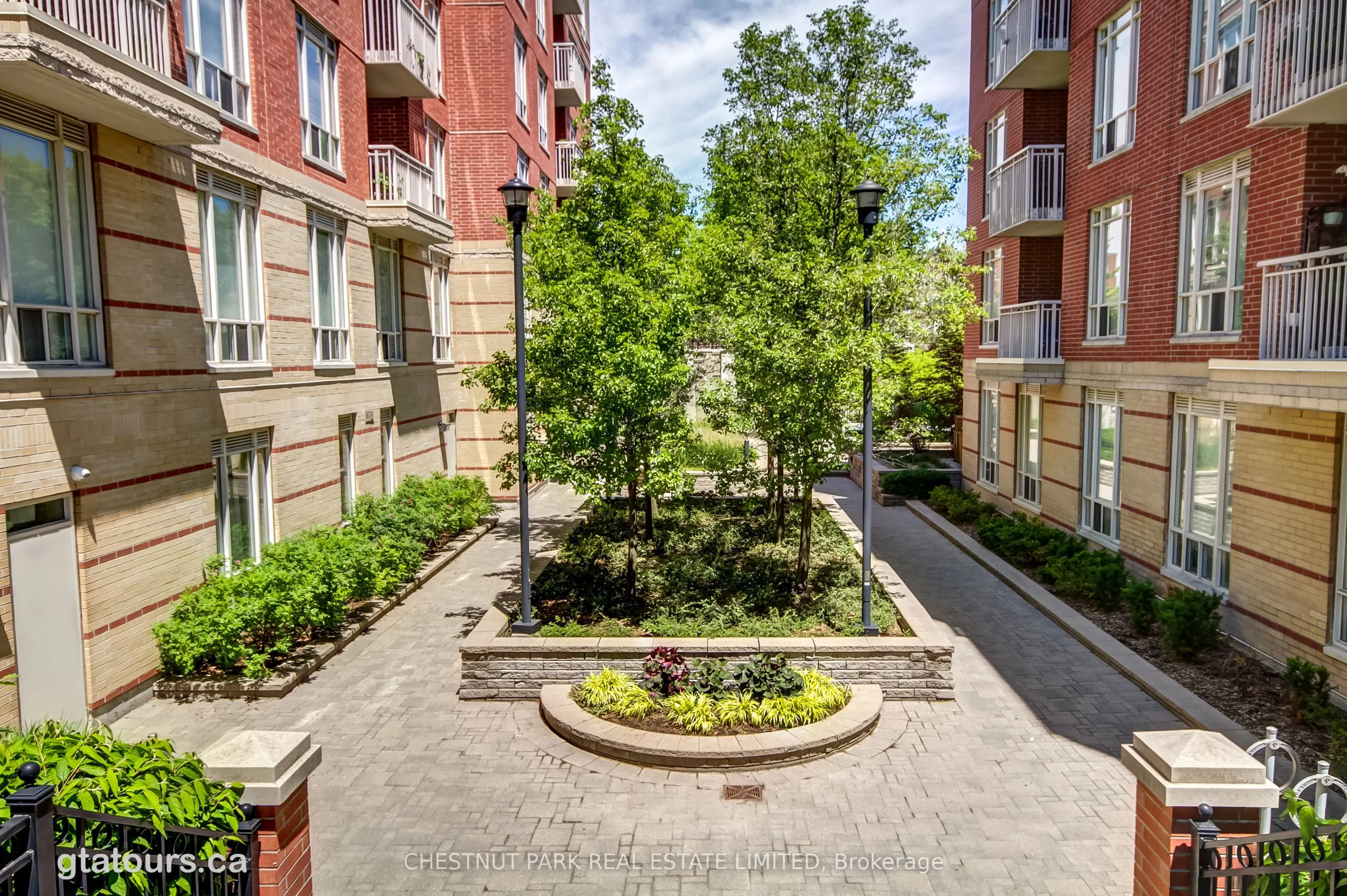 451 Rosewell Avenue, #413