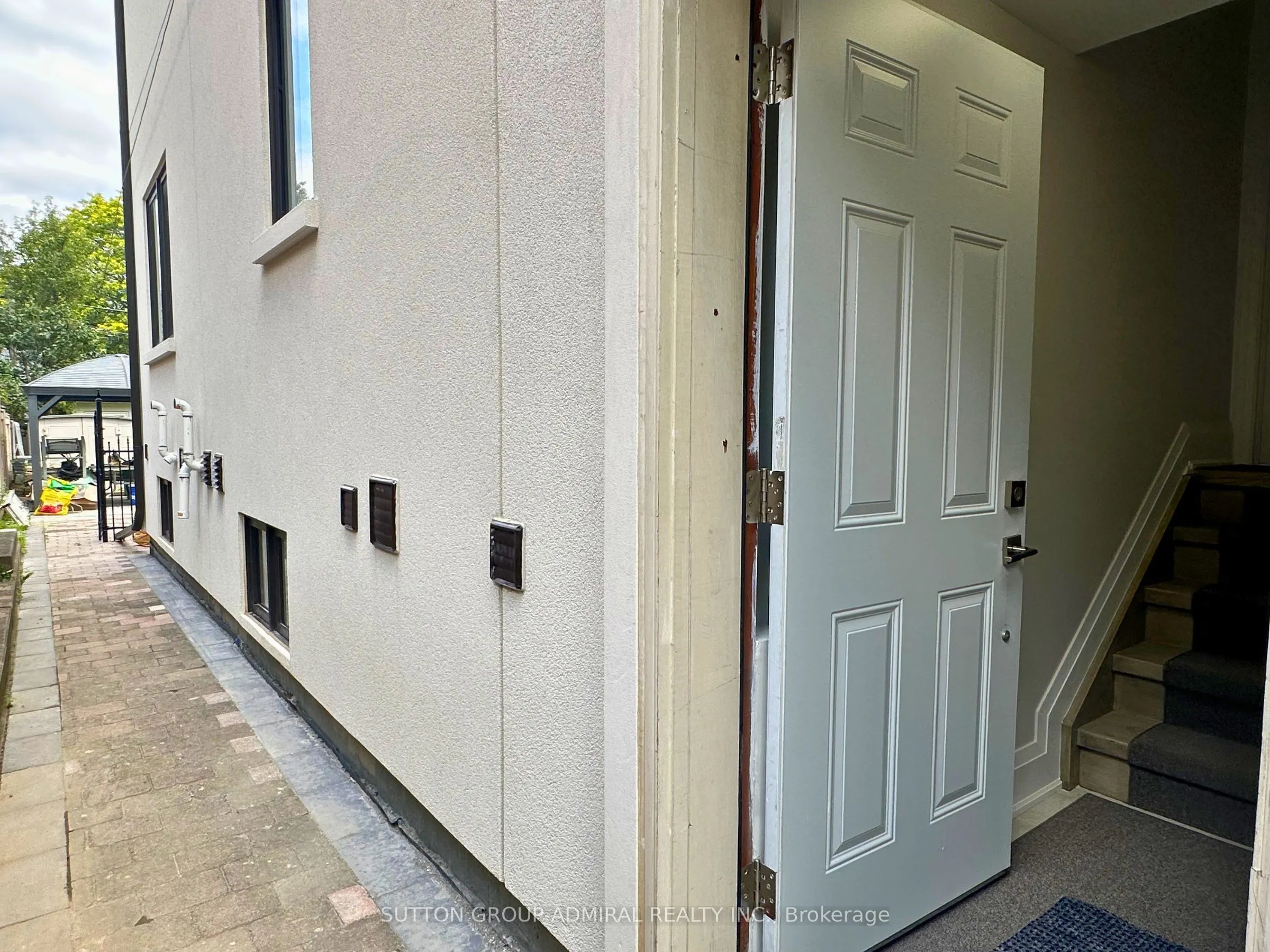 266 Lawrence Avenue E, #Lower