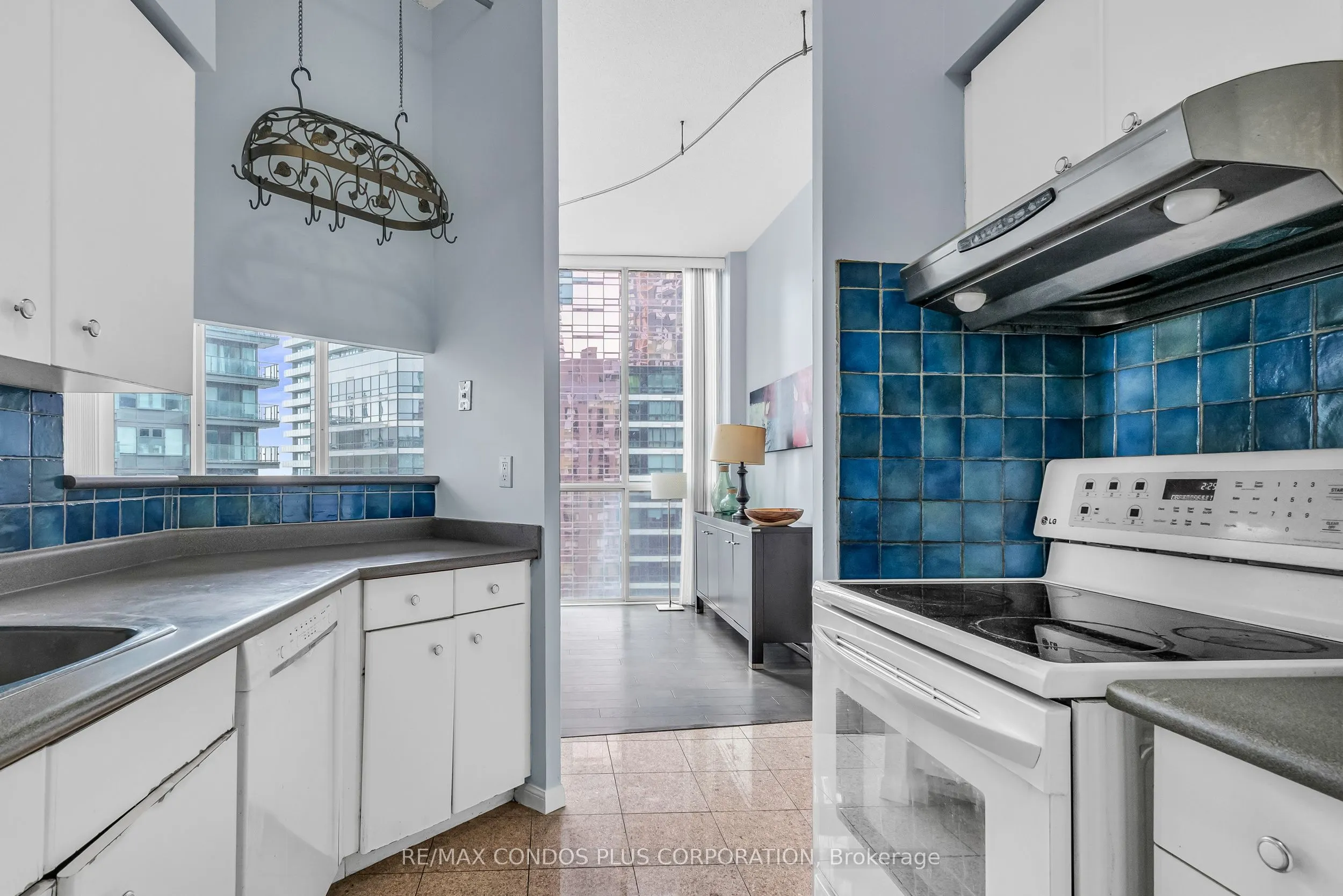24 Wellesley Street W, #2403