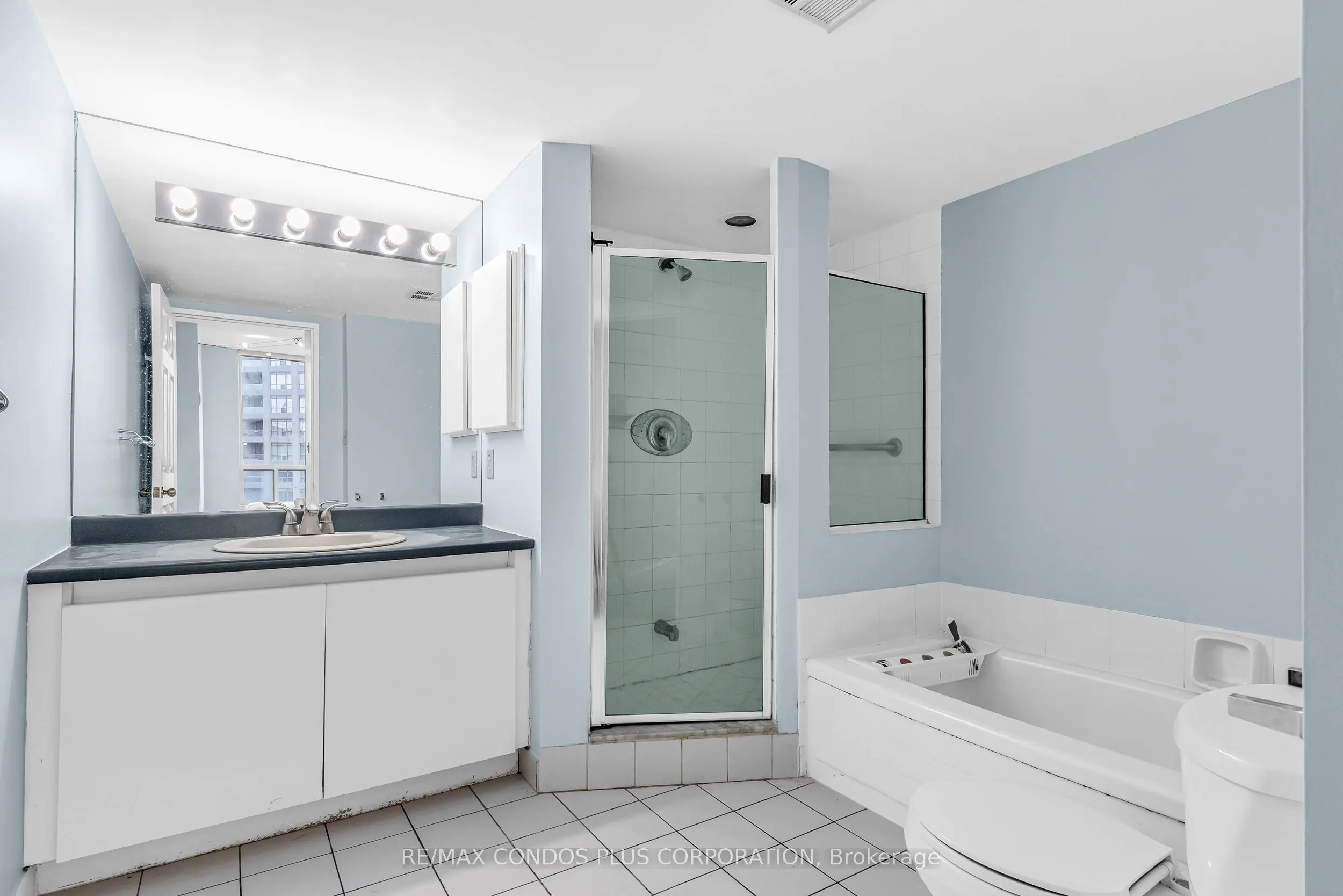 24 Wellesley Street W, #2403