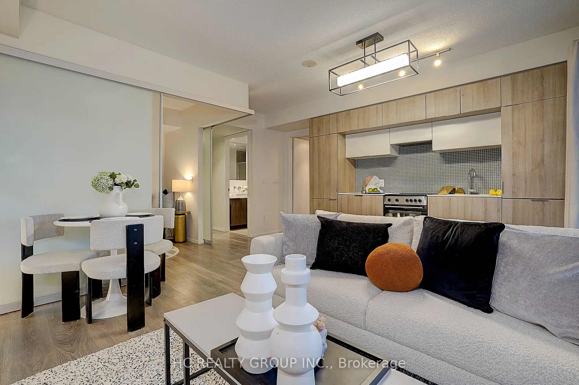 159 Dundas Street E, #607