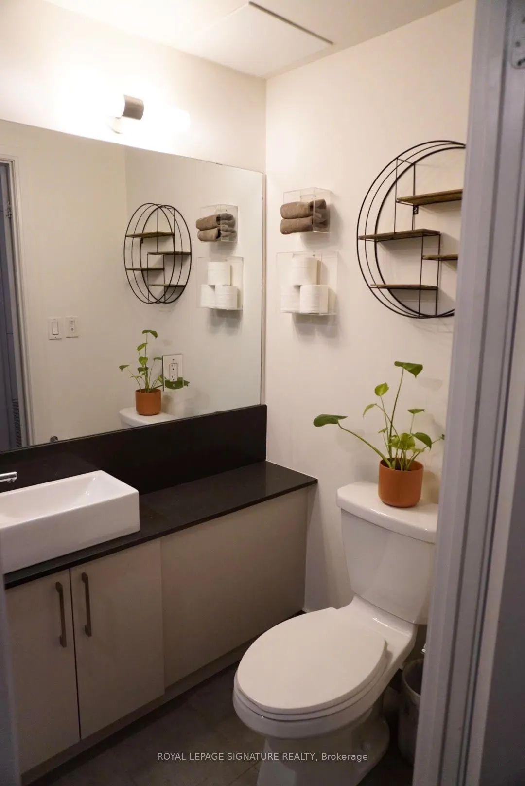 27 Bathurst Street, #401