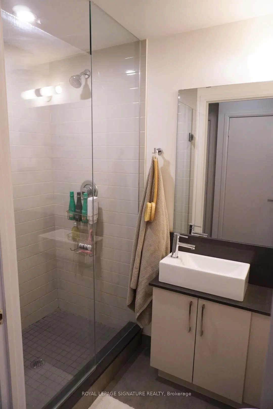 27 Bathurst Street, #401