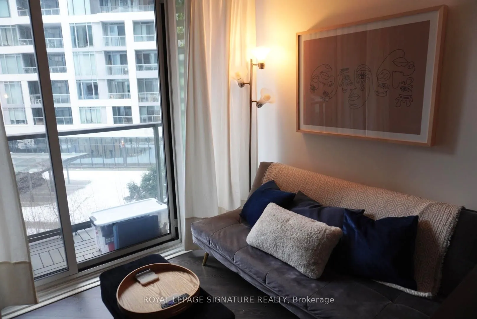 27 Bathurst Street, #401
