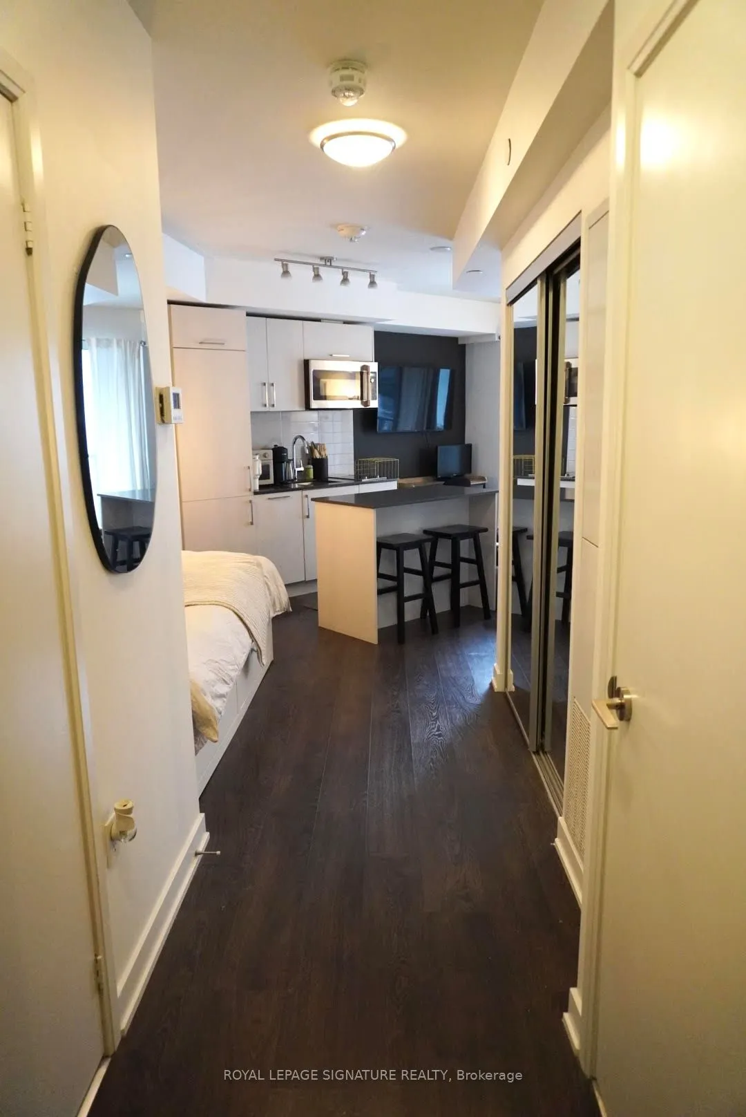 27 Bathurst Street, #401