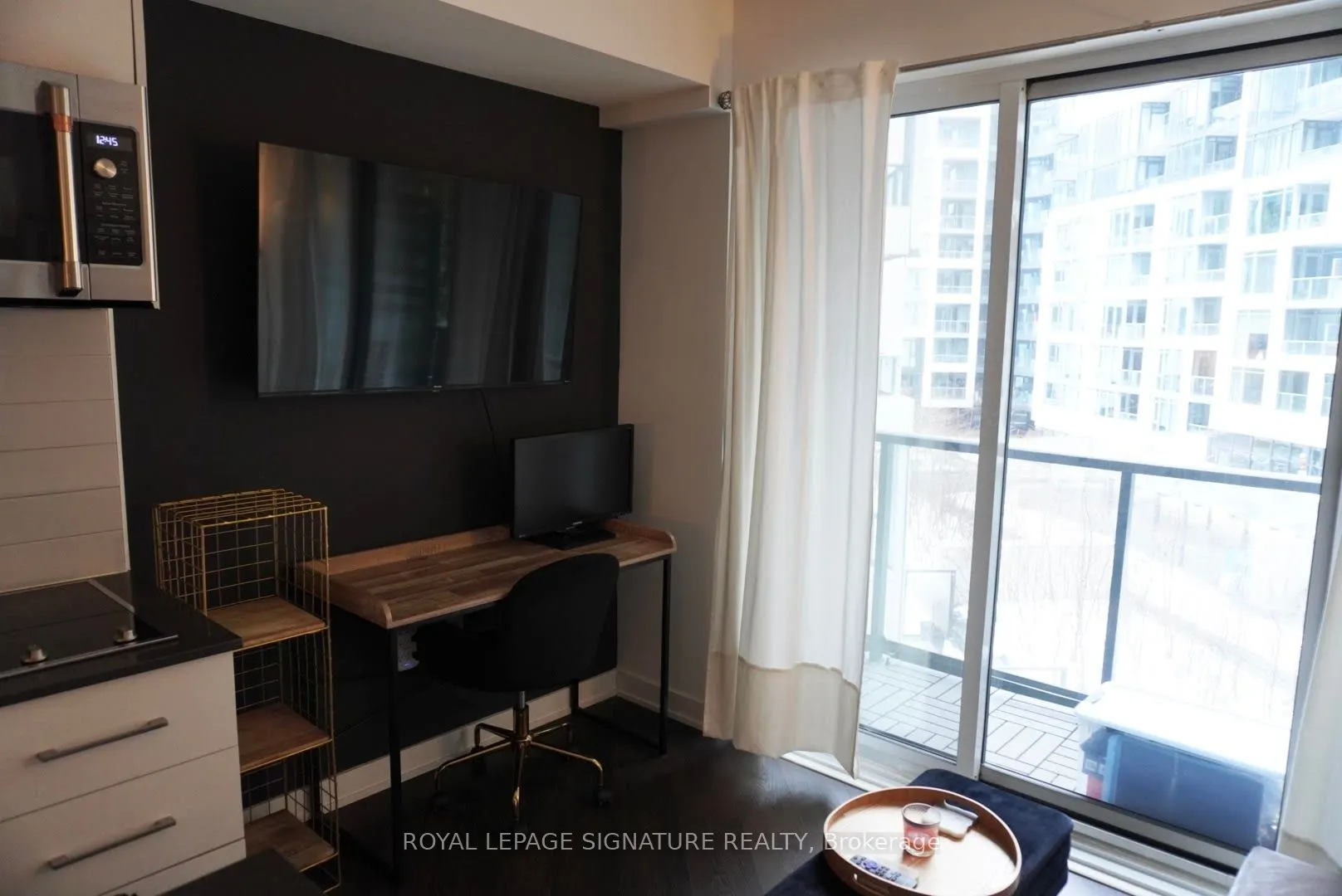 27 Bathurst Street, #401