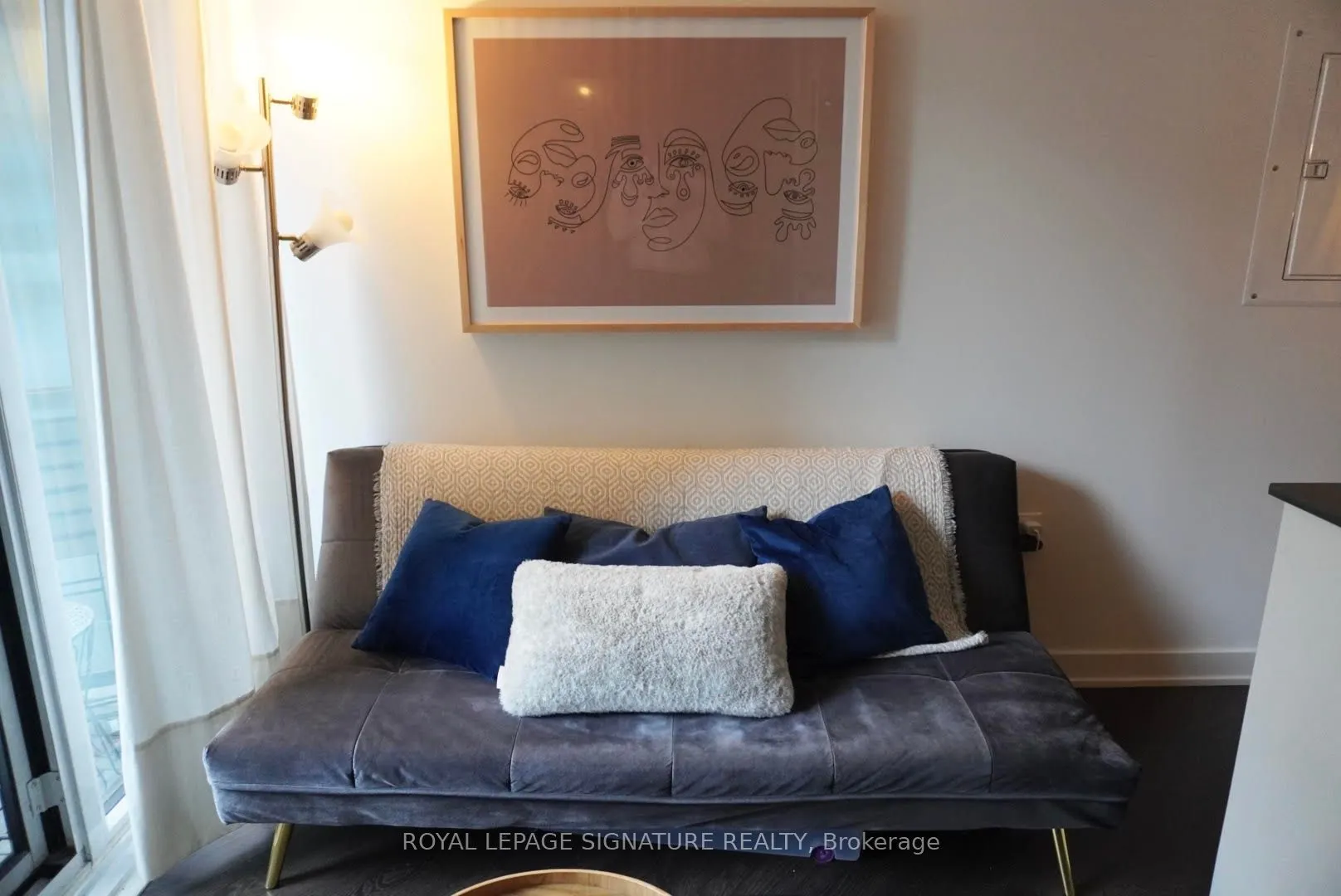 27 Bathurst Street, #401