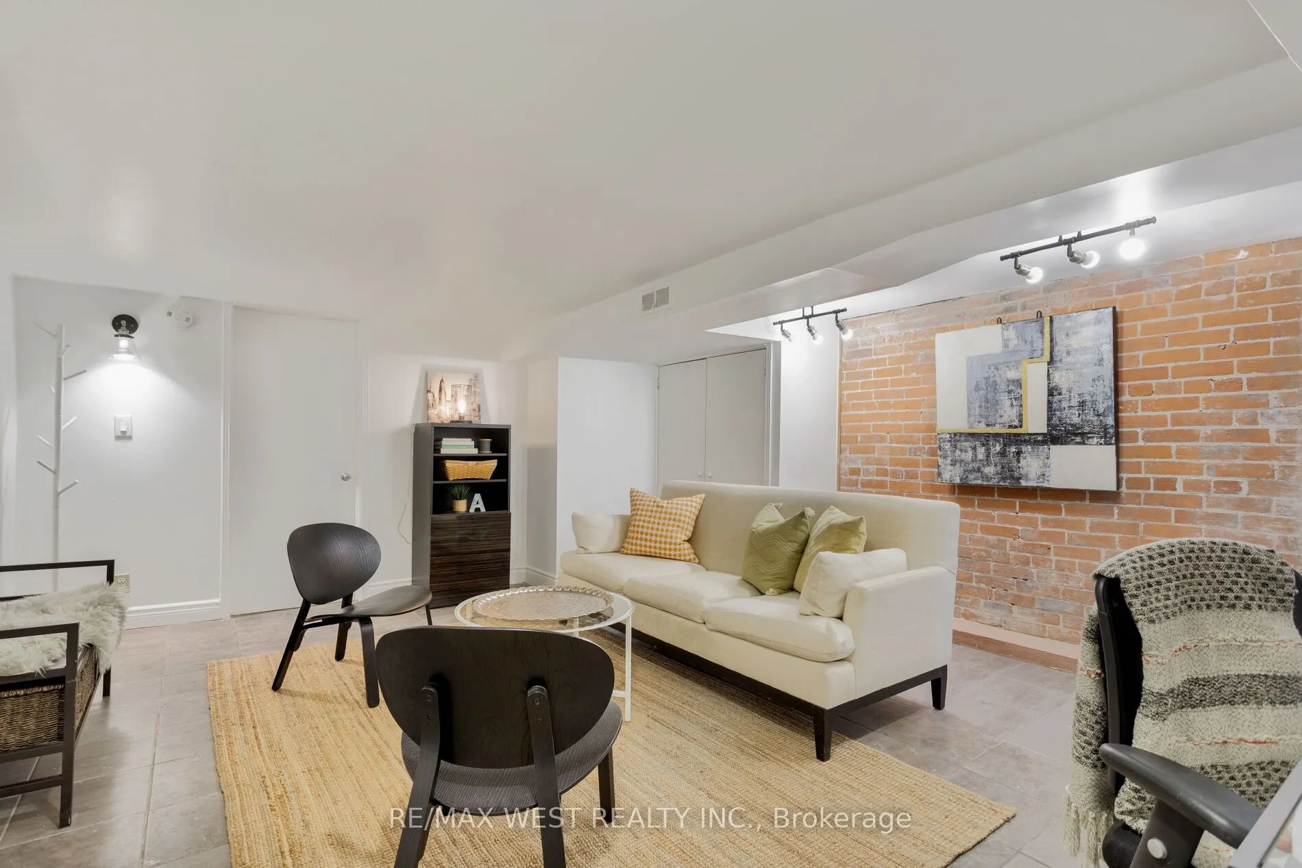 303 Crawford Street