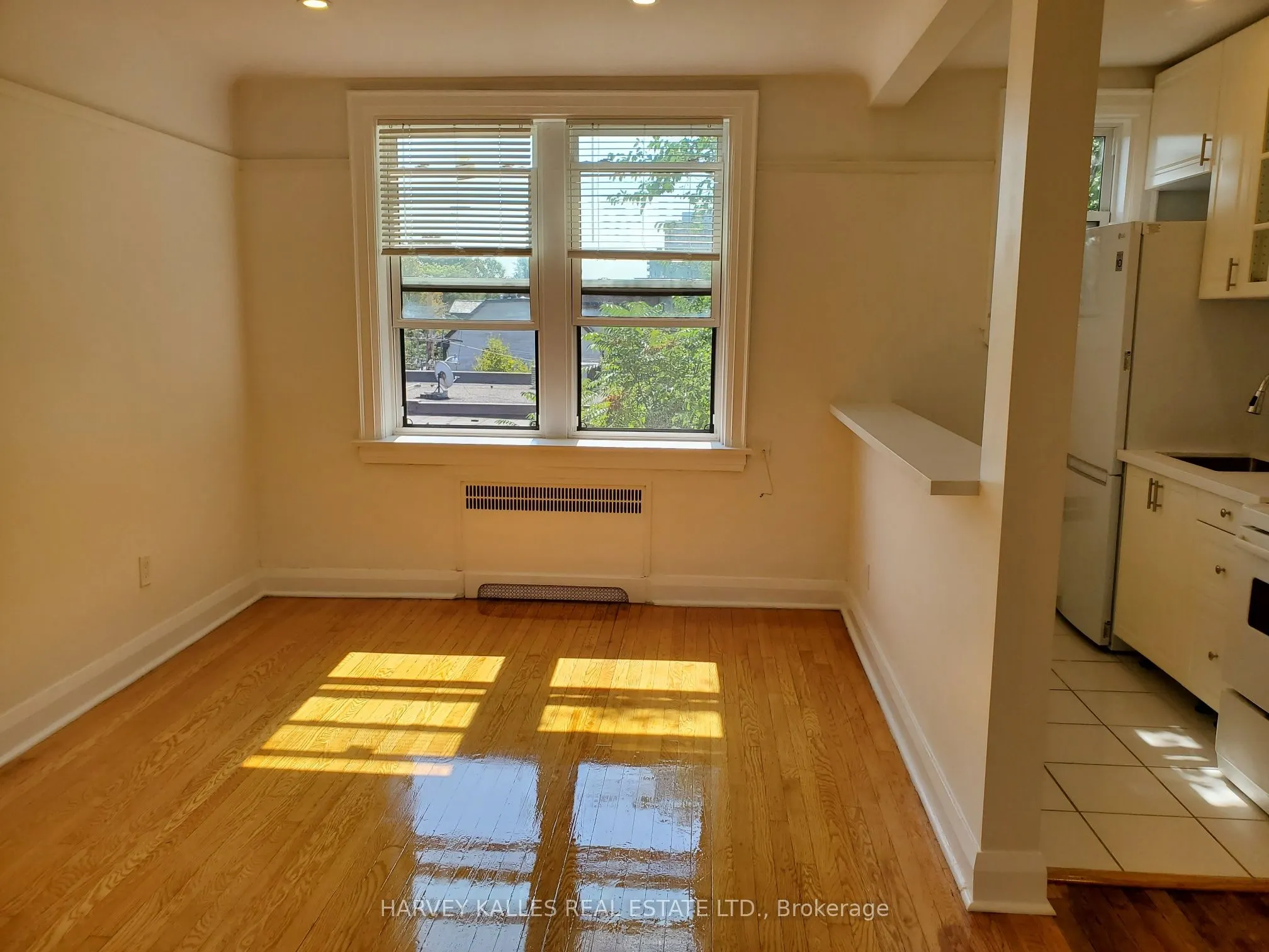 404 Spadina Road, #405