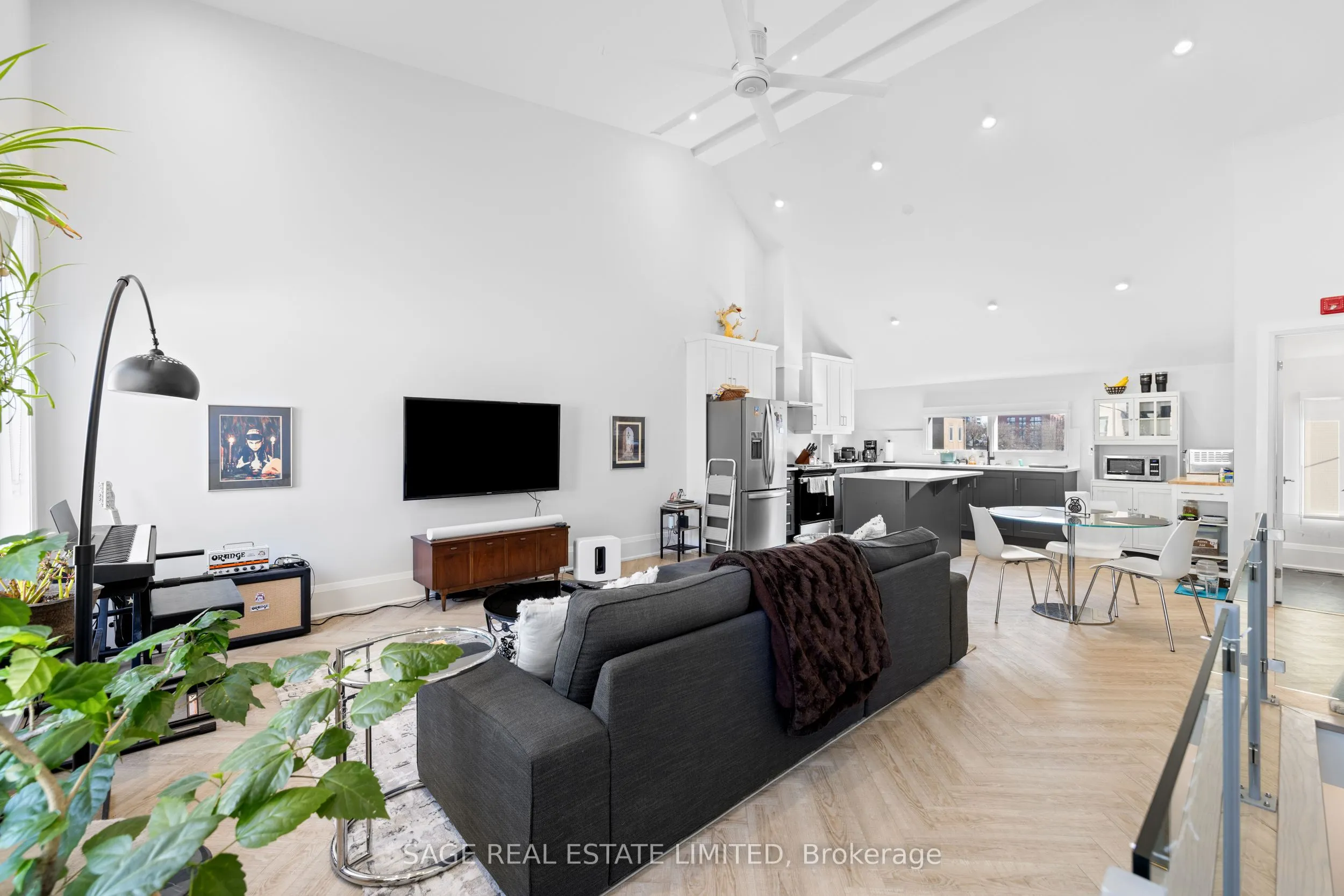 225 Carlton Street, #4