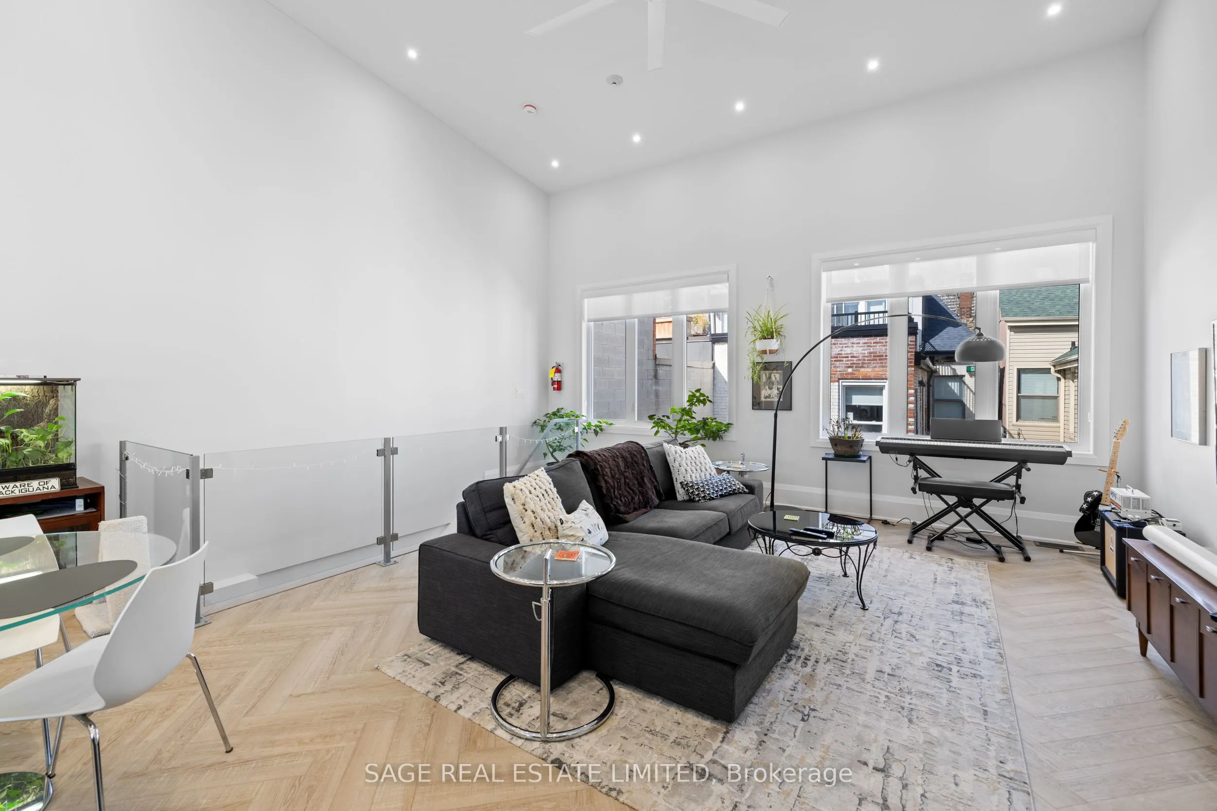225 Carlton Street, #4